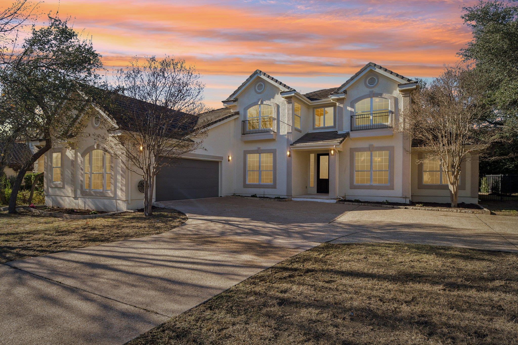 10 Lost Meadow Trl, The Hills, TX 78738