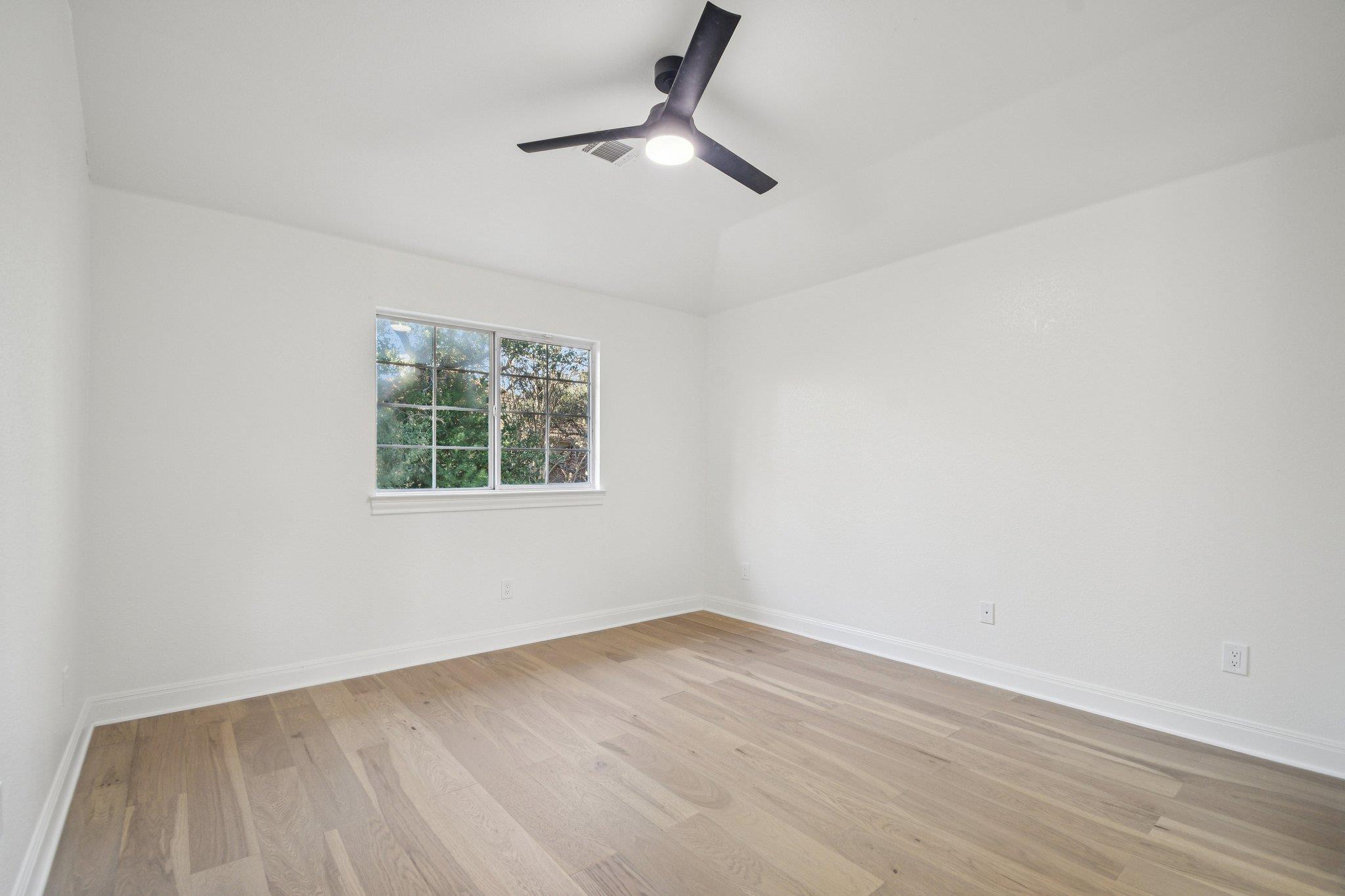 10 Lost Meadow Trl, The Hills, TX 78738