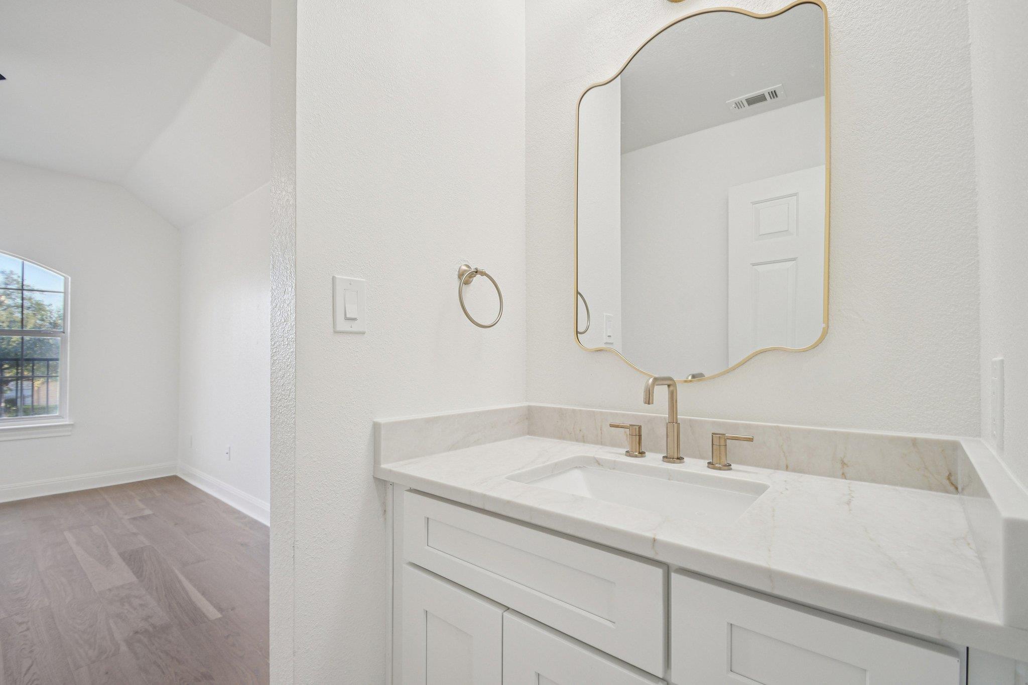 10 Lost Meadow Trl, The Hills, TX 78738