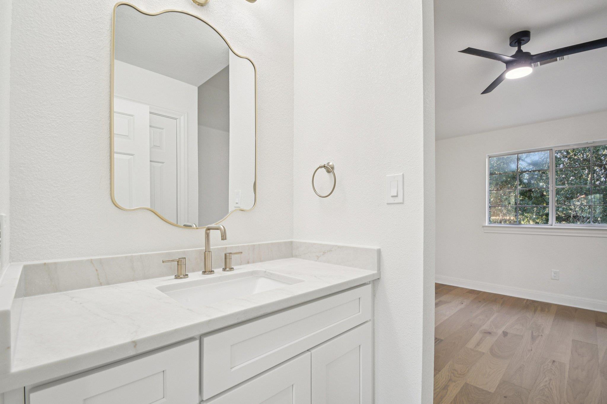 10 Lost Meadow Trl, The Hills, TX 78738