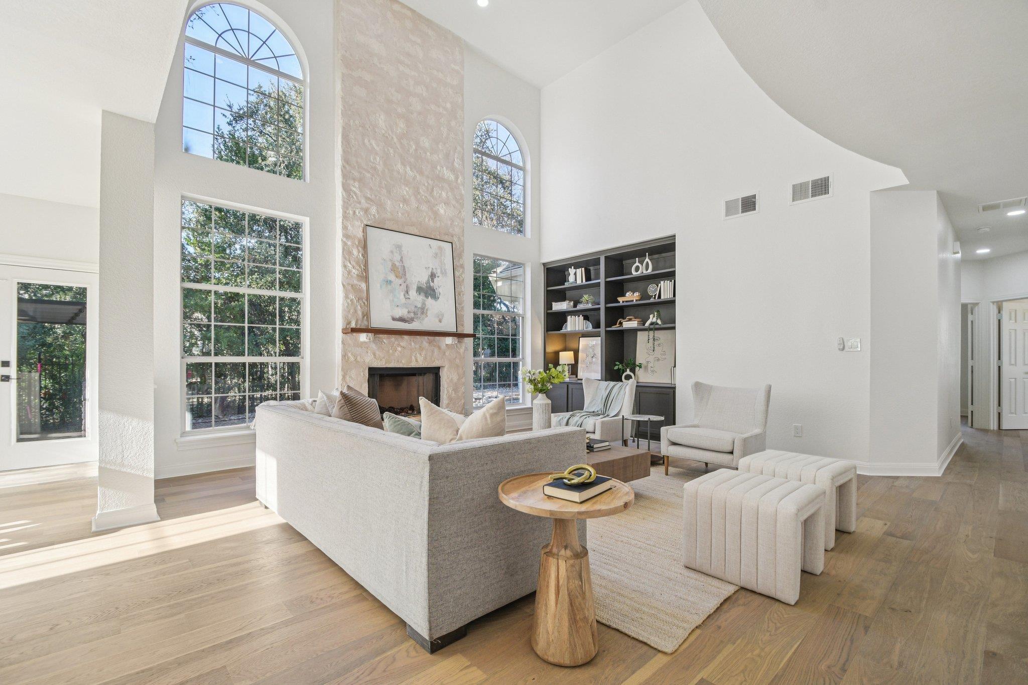 10 Lost Meadow Trl, The Hills, TX 78738