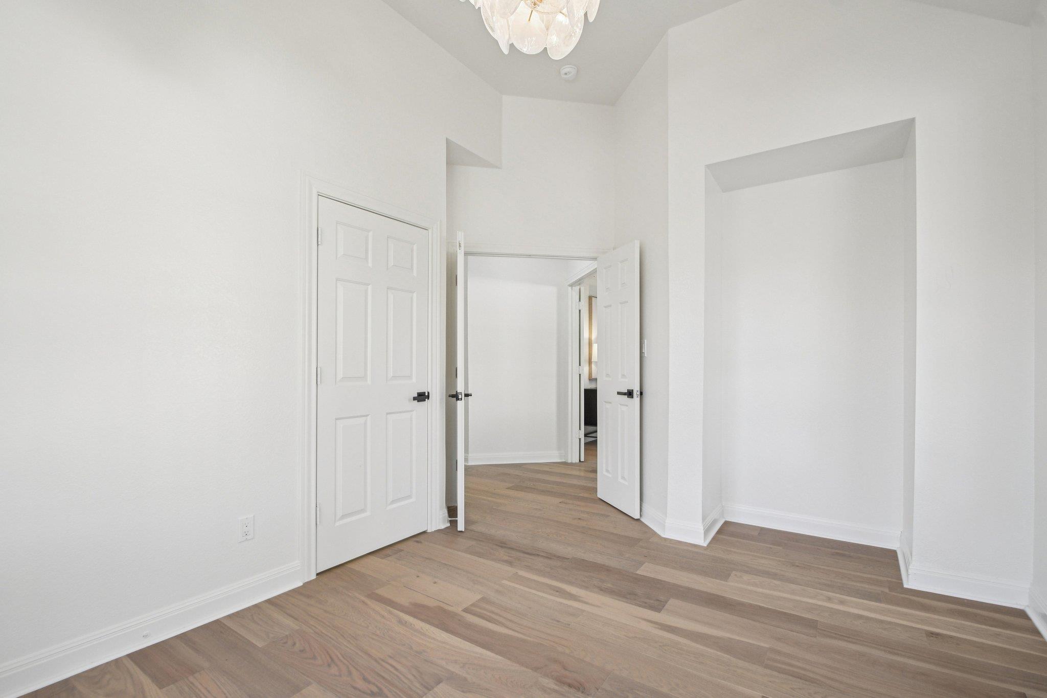 10 Lost Meadow Trl, The Hills, TX 78738