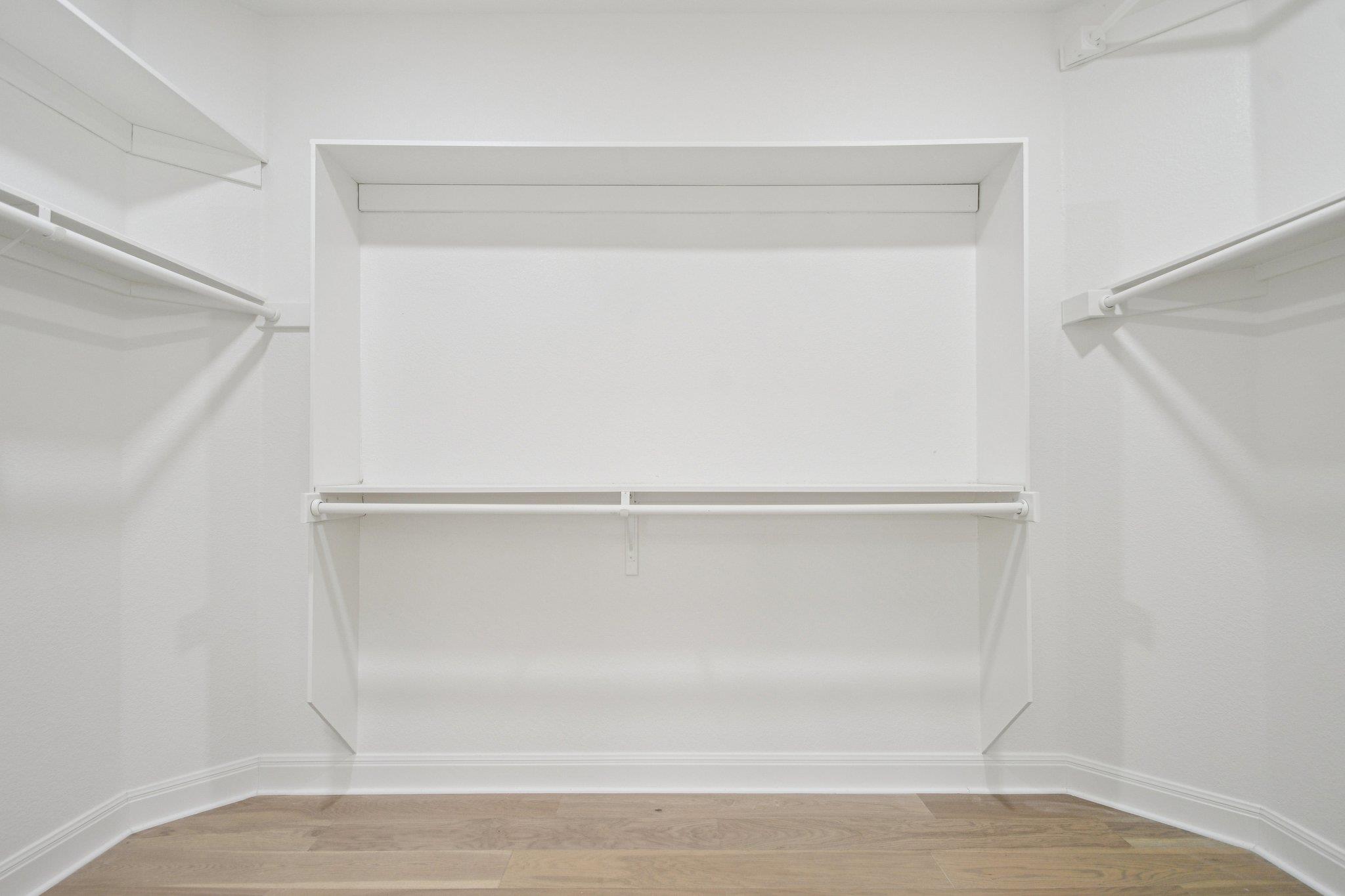 10 Lost Meadow Trl, The Hills, TX 78738