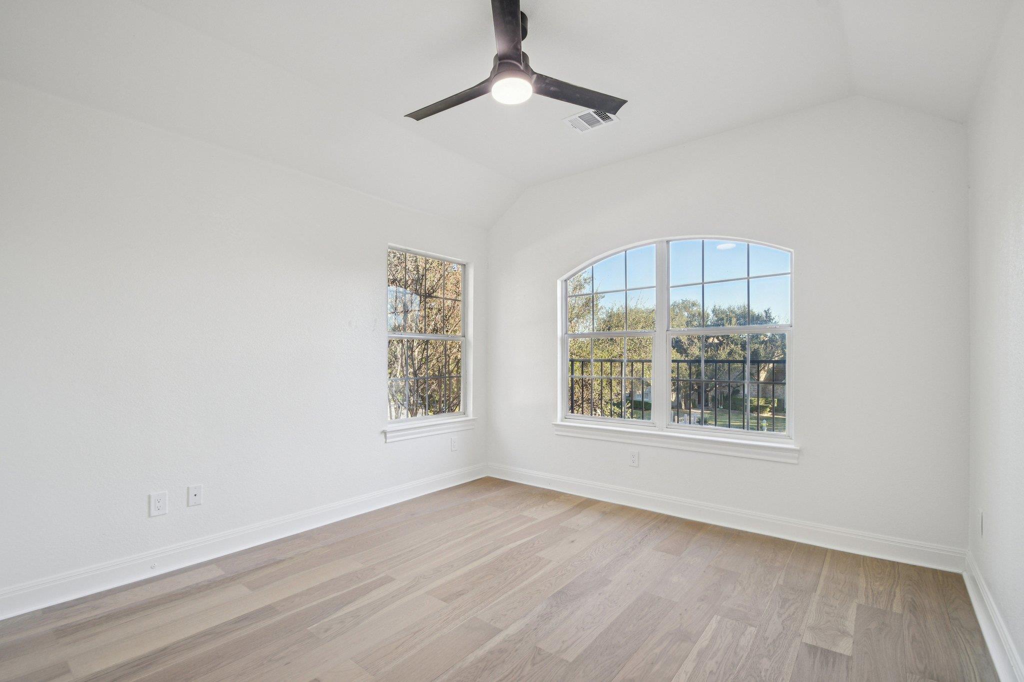 10 Lost Meadow Trl, The Hills, TX 78738