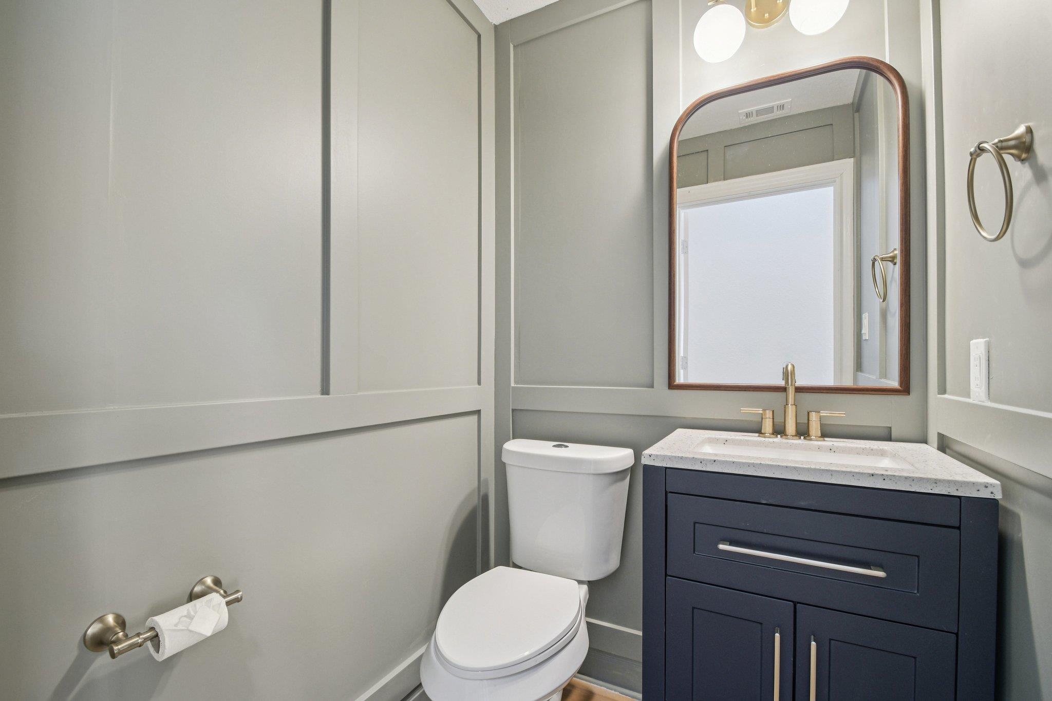 10 Lost Meadow Trl, The Hills, TX 78738