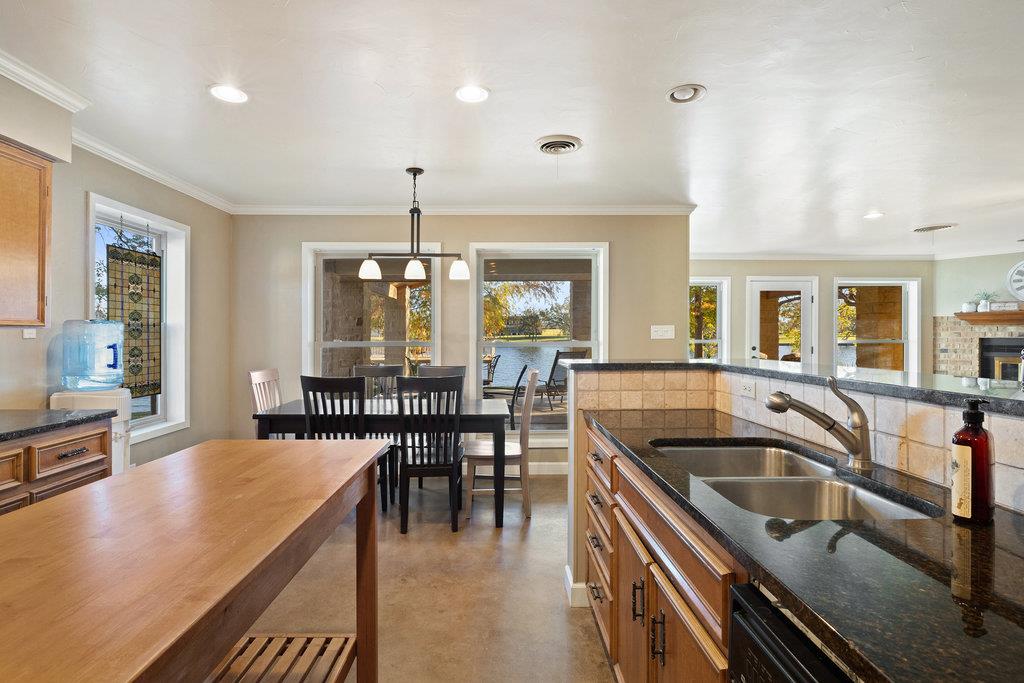 1922 Purple Sage Ln, Kingsland, TX 78639