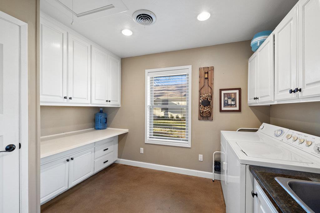 1922 Purple Sage Ln, Kingsland, TX 78639