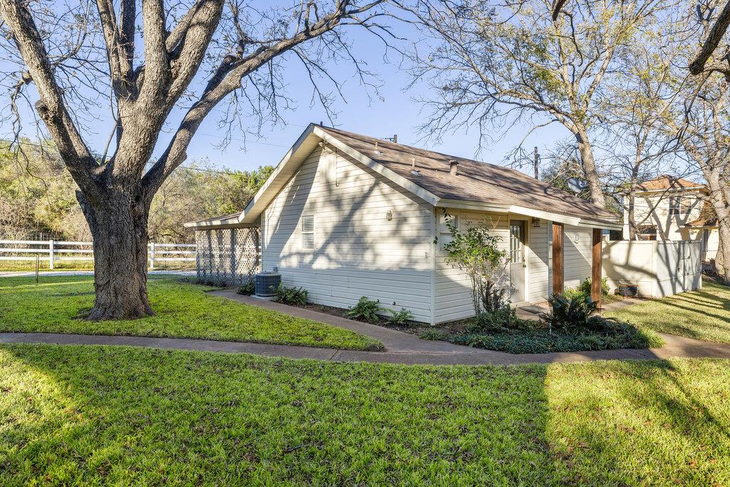 1922 Purple Sage Ln, Kingsland, TX 78639