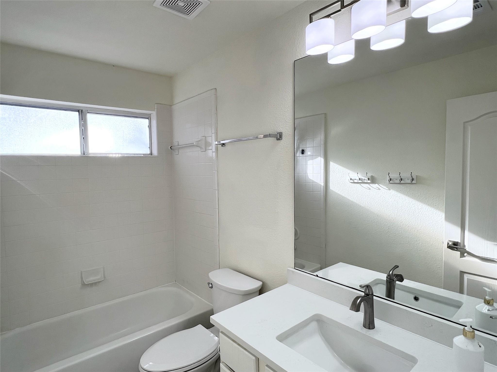 10 Troon Dr, Lakeway, TX 78738