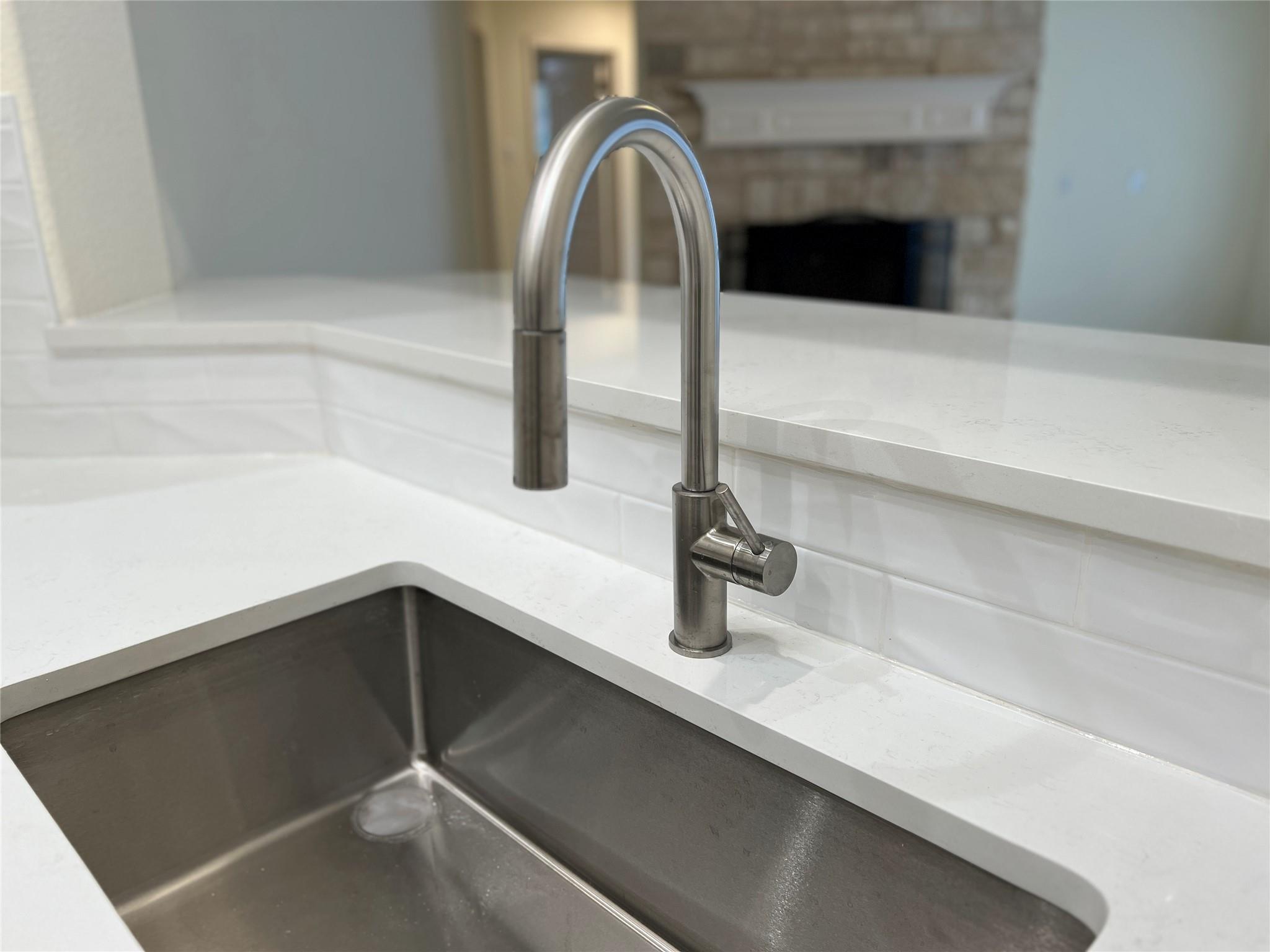 10 Troon Dr, Lakeway, TX 78738