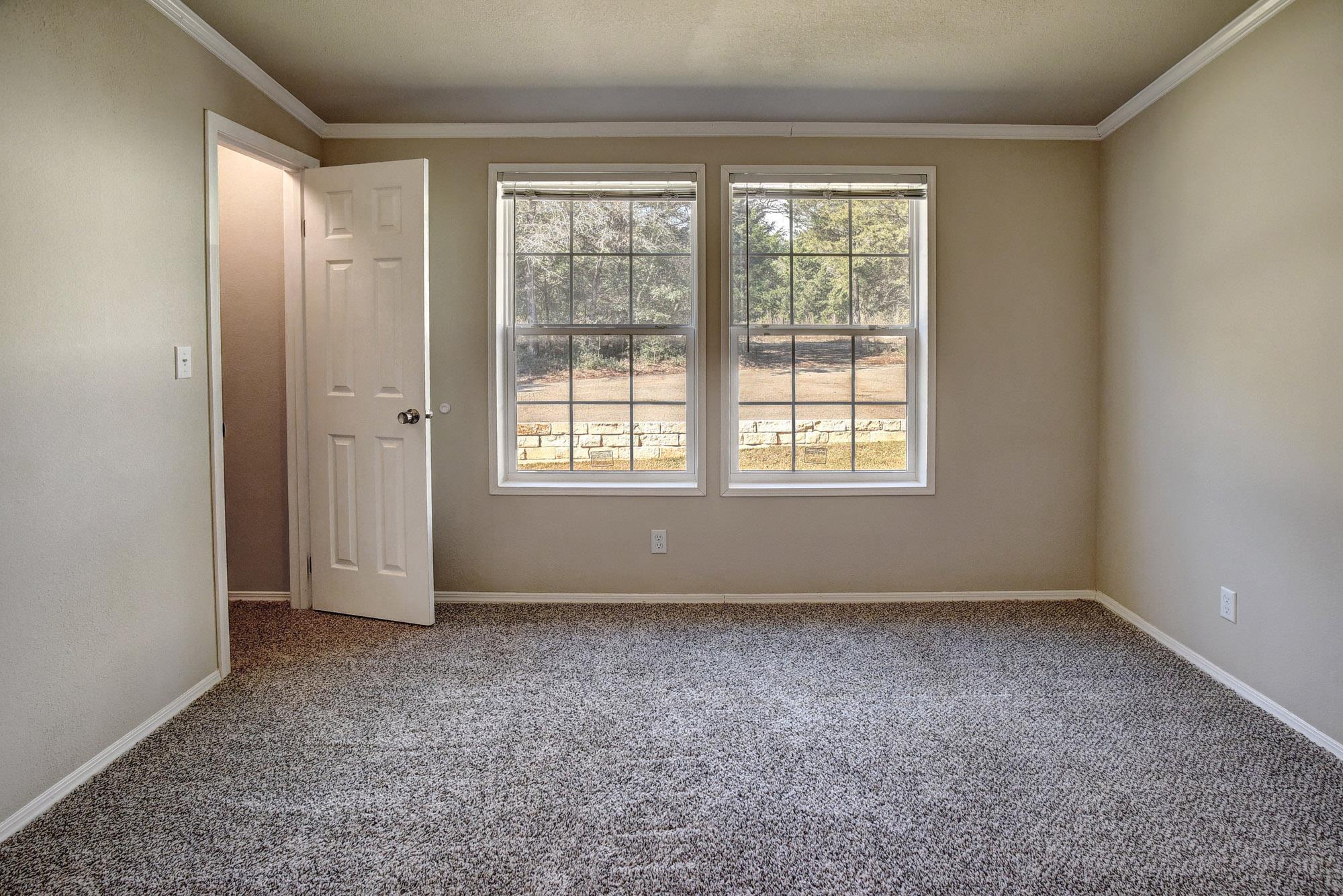 1024 Sand Hills Rd, Red Rock, TX 78662