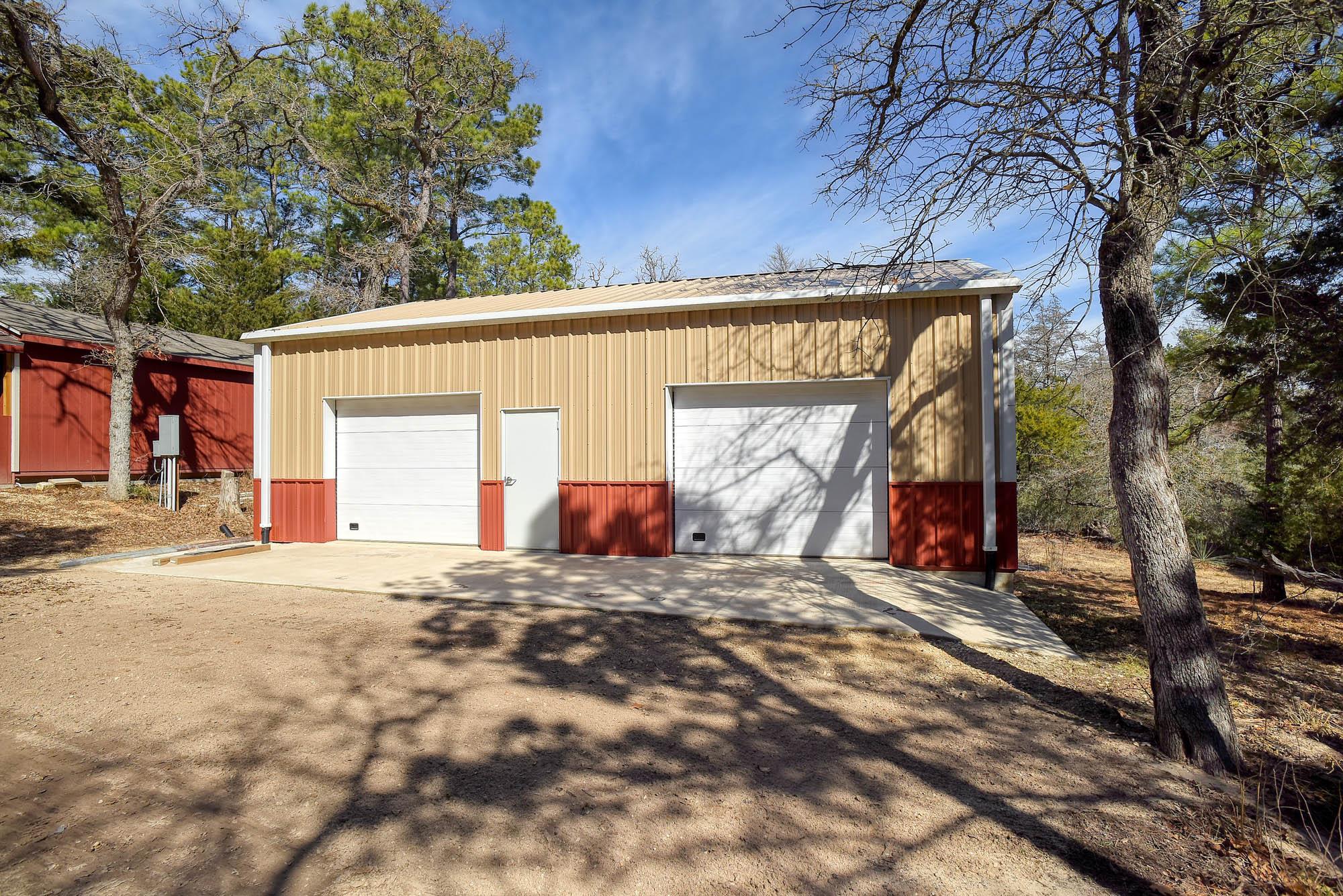 1024 Sand Hills Rd, Red Rock, TX 78662