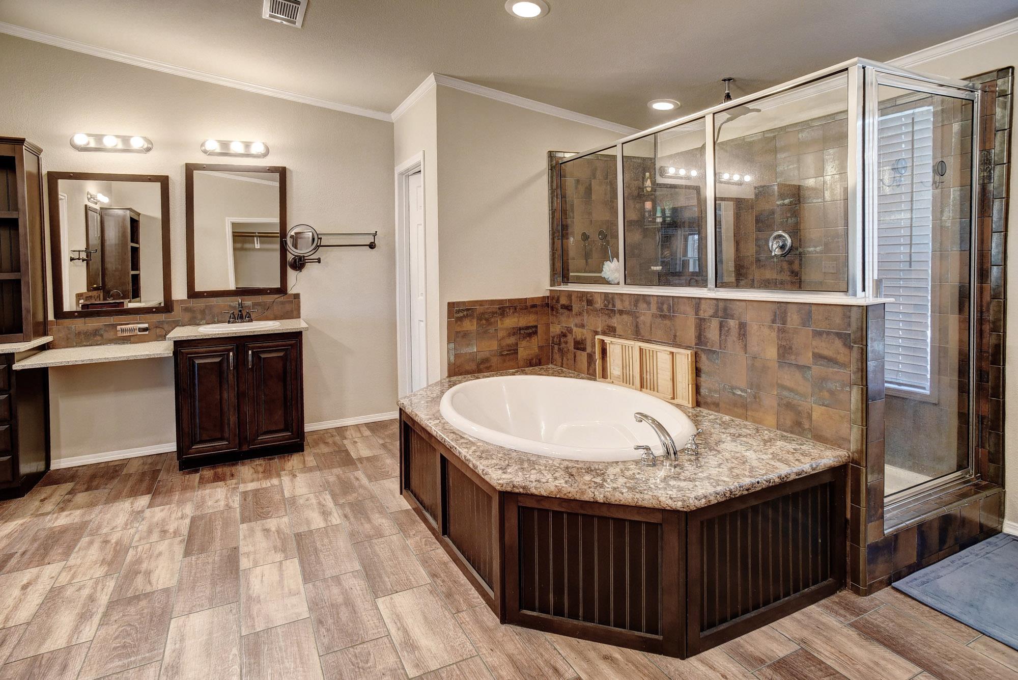 1024 Sand Hills Rd, Red Rock, TX 78662