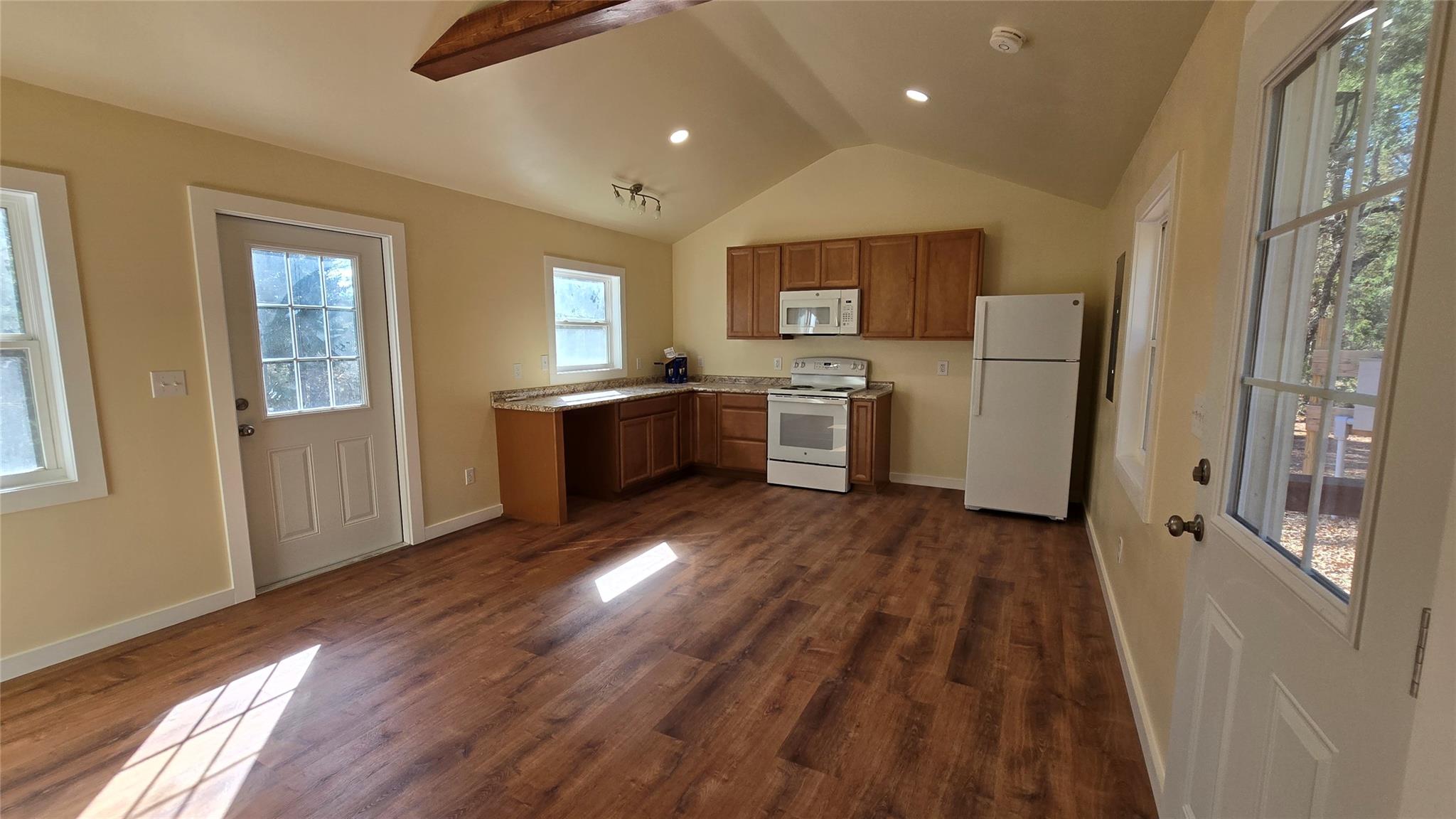 1024 Sand Hills Rd, Red Rock, TX 78662