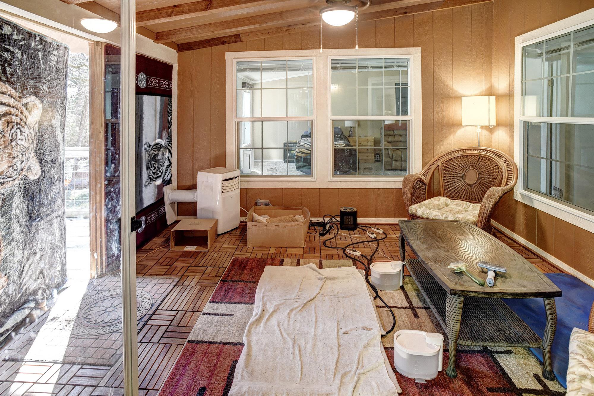 1024 Sand Hills Rd, Red Rock, TX 78662