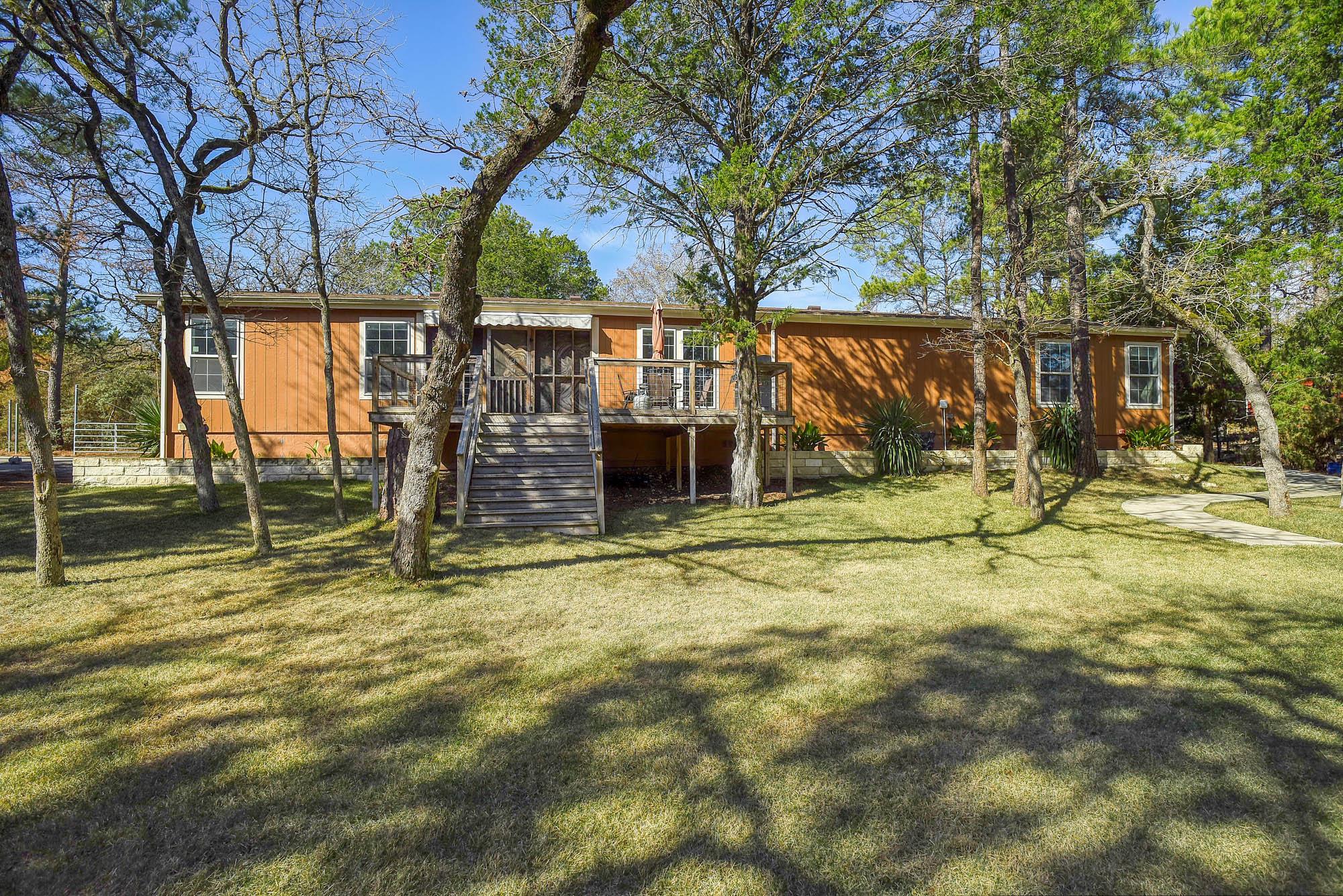 1024 Sand Hills Rd, Red Rock, TX 78662