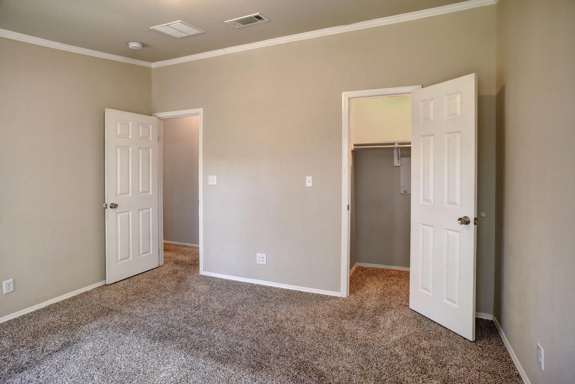 1024 Sand Hills Rd, Red Rock, TX 78662