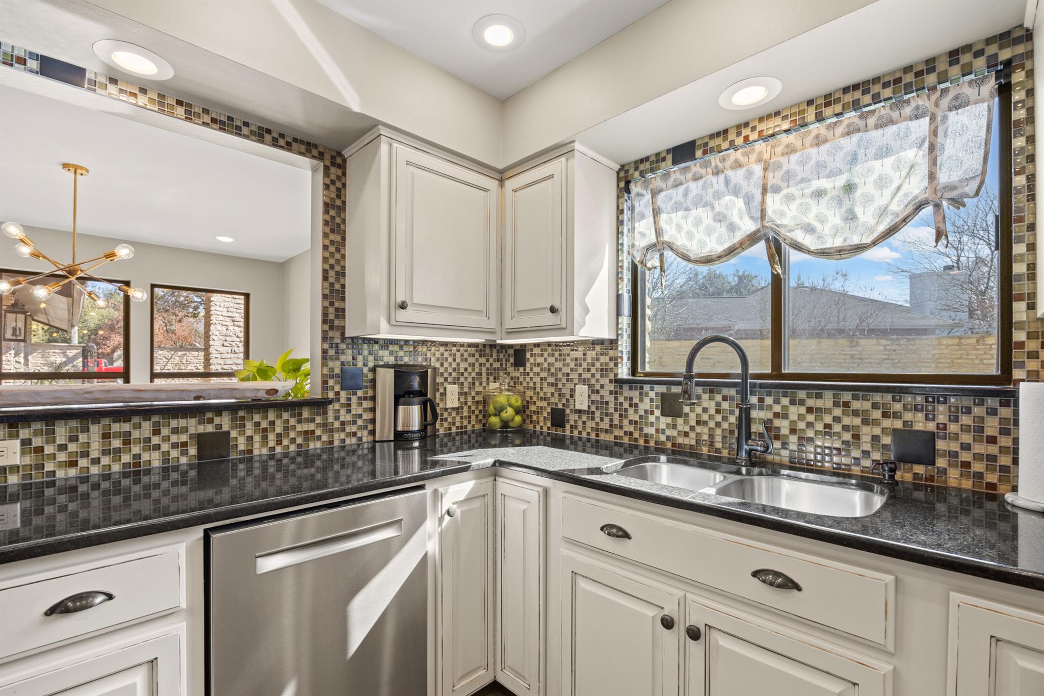 106 Acapulco Ct, Lakeway, TX 78734