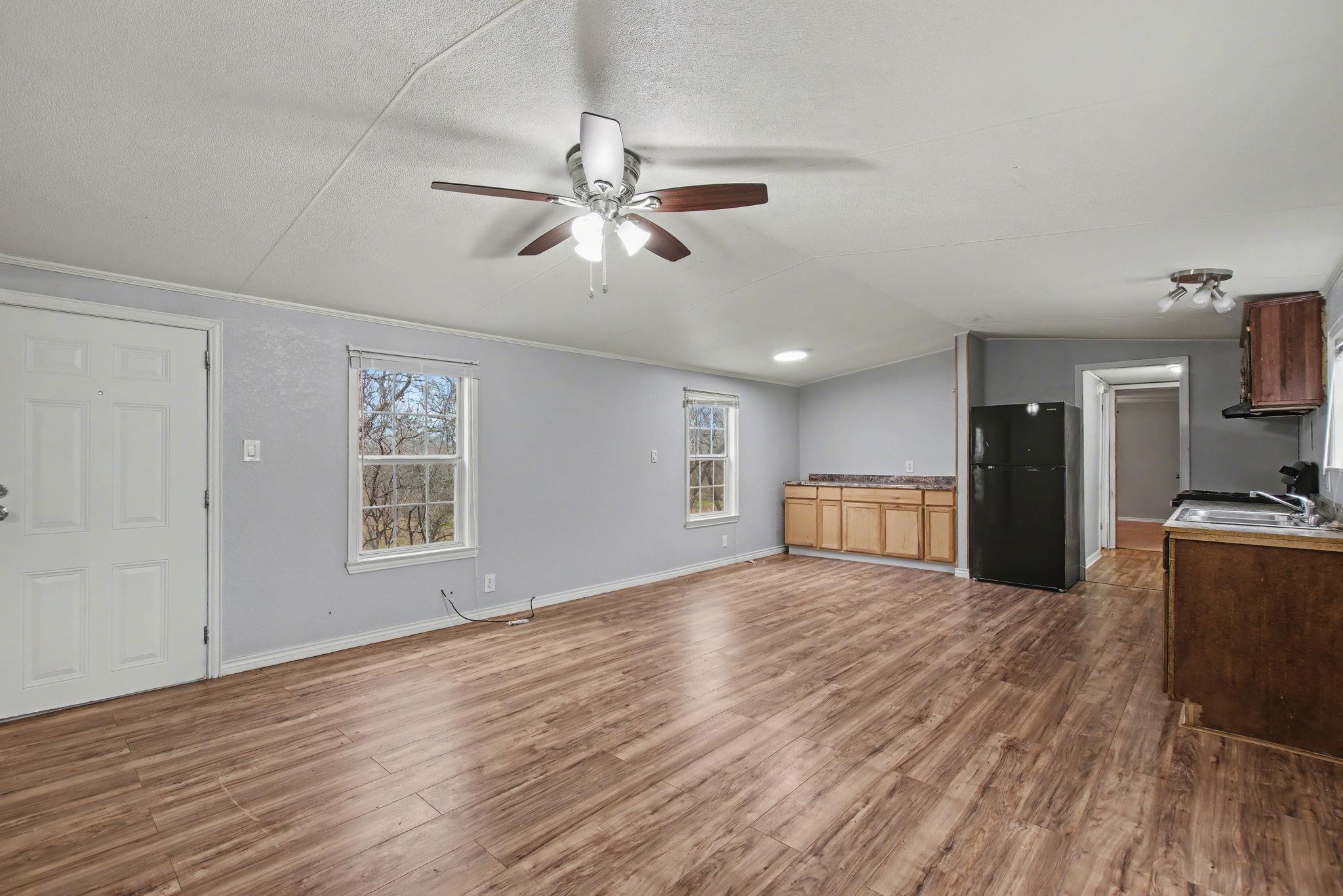 919 Austin St, Kingsland, TX 78639