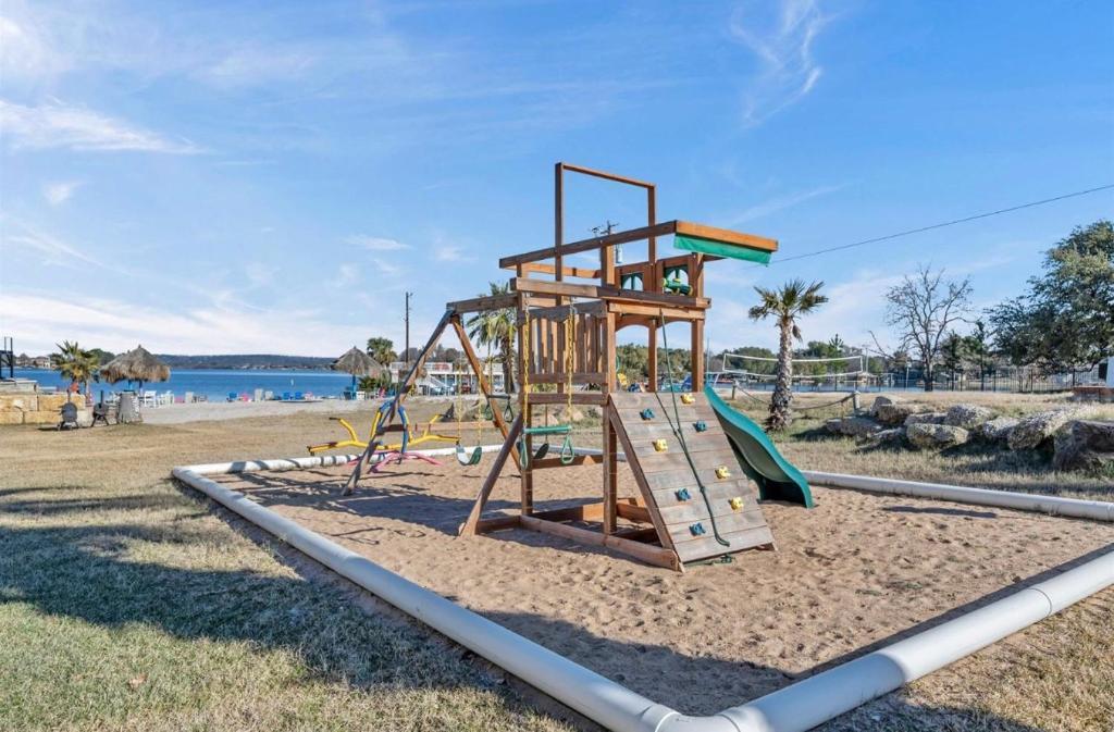 604 Highcrest # 213 Dr, Granite Shoals, TX 78654