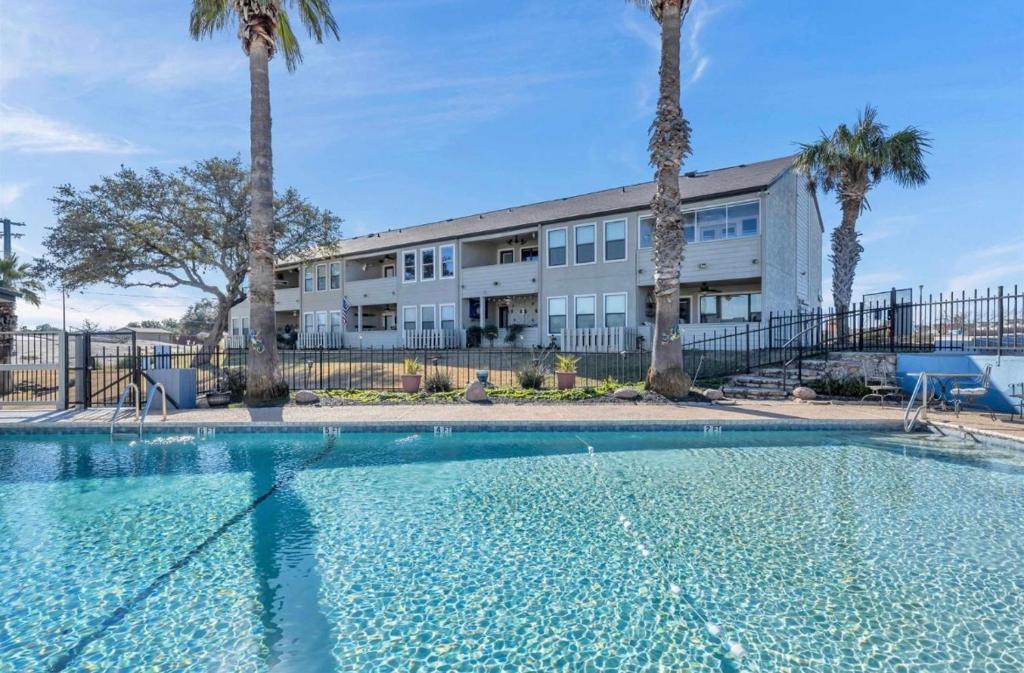 604 Highcrest # 213 Dr, Granite Shoals, TX 78654