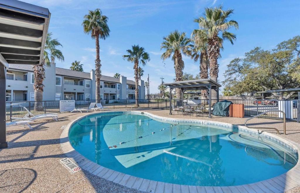 604 Highcrest # 213 Dr, Granite Shoals, TX 78654