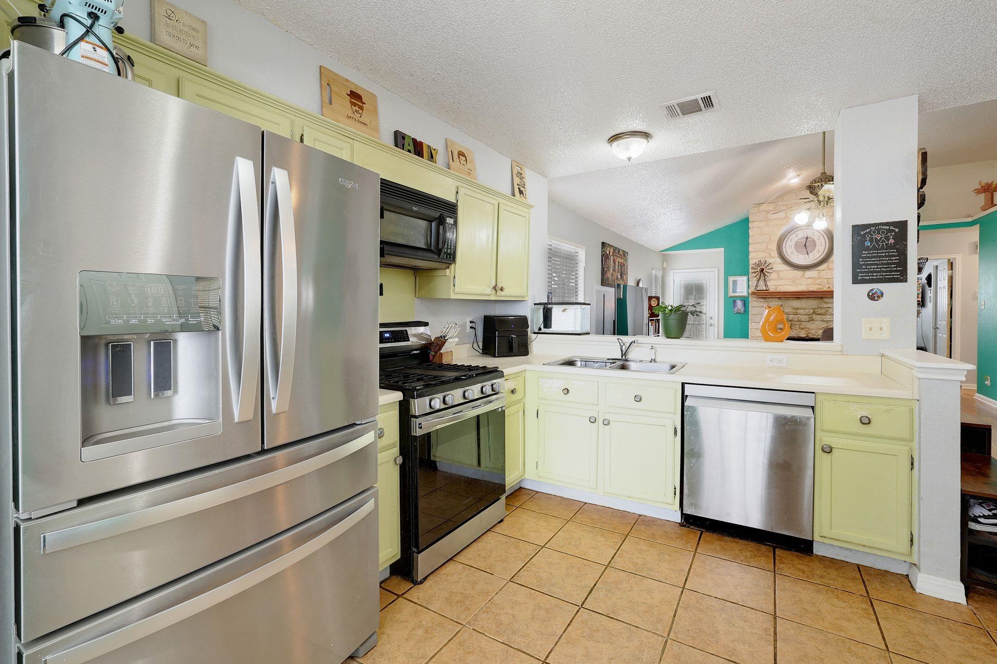 2508 Armstrong Dr, Leander, TX 78641