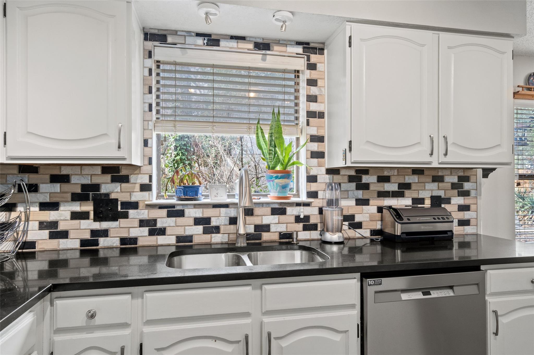 17500 Klamath Falls Dr, Round Rock, TX 78681