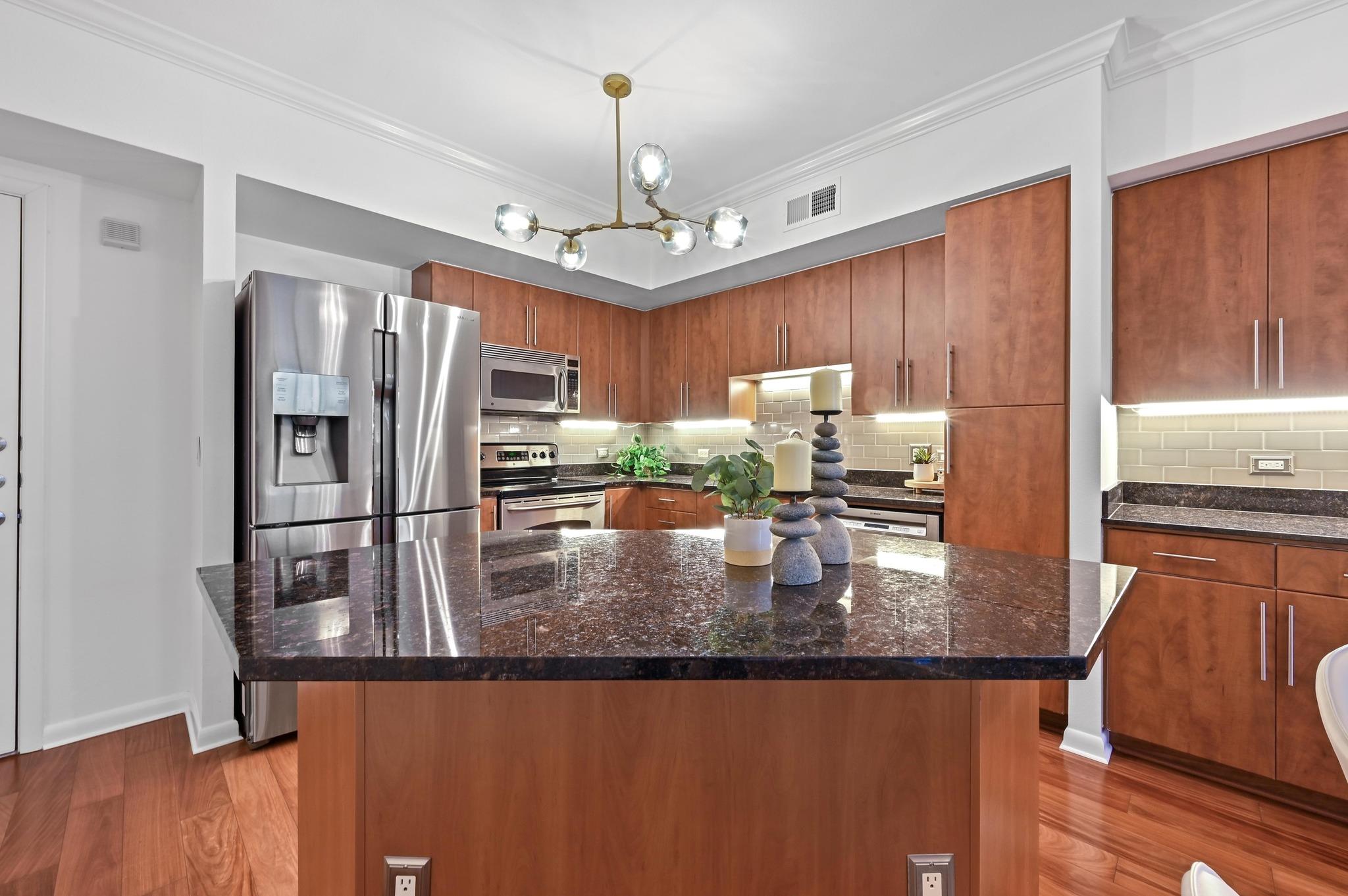 54 Rainey St # 412, Austin, TX 78701