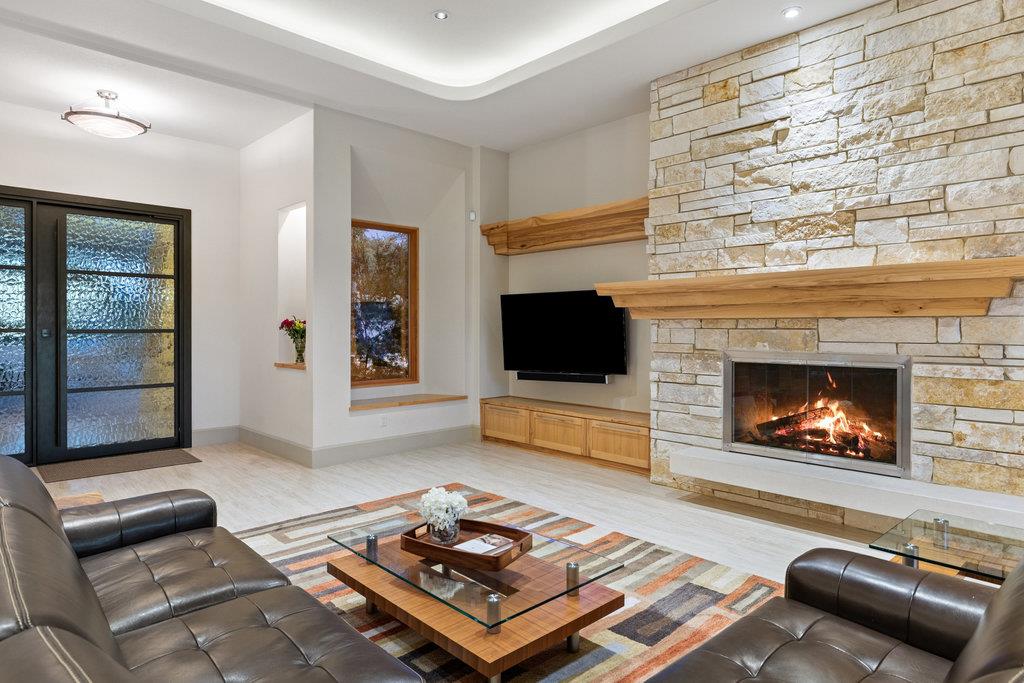 17800 Flagler Dr, Austin, TX 78738