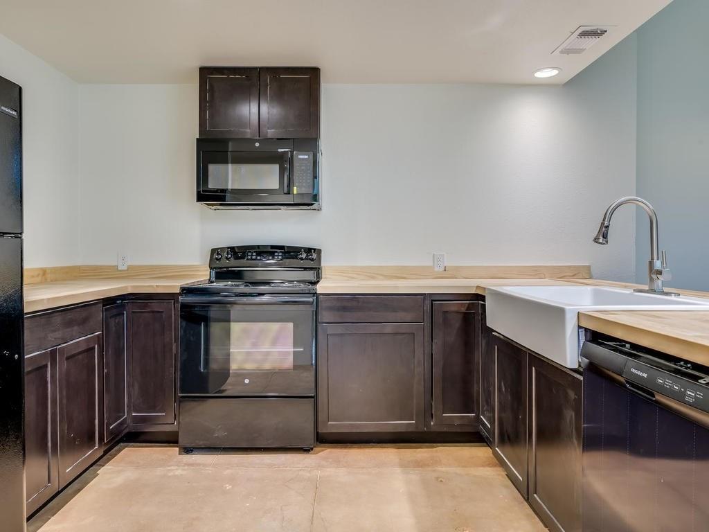 110 S Main St # 104, Elgin, TX 78621