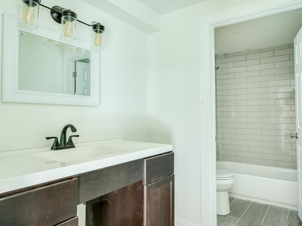 110 S Main St # 104, Elgin, TX 78621