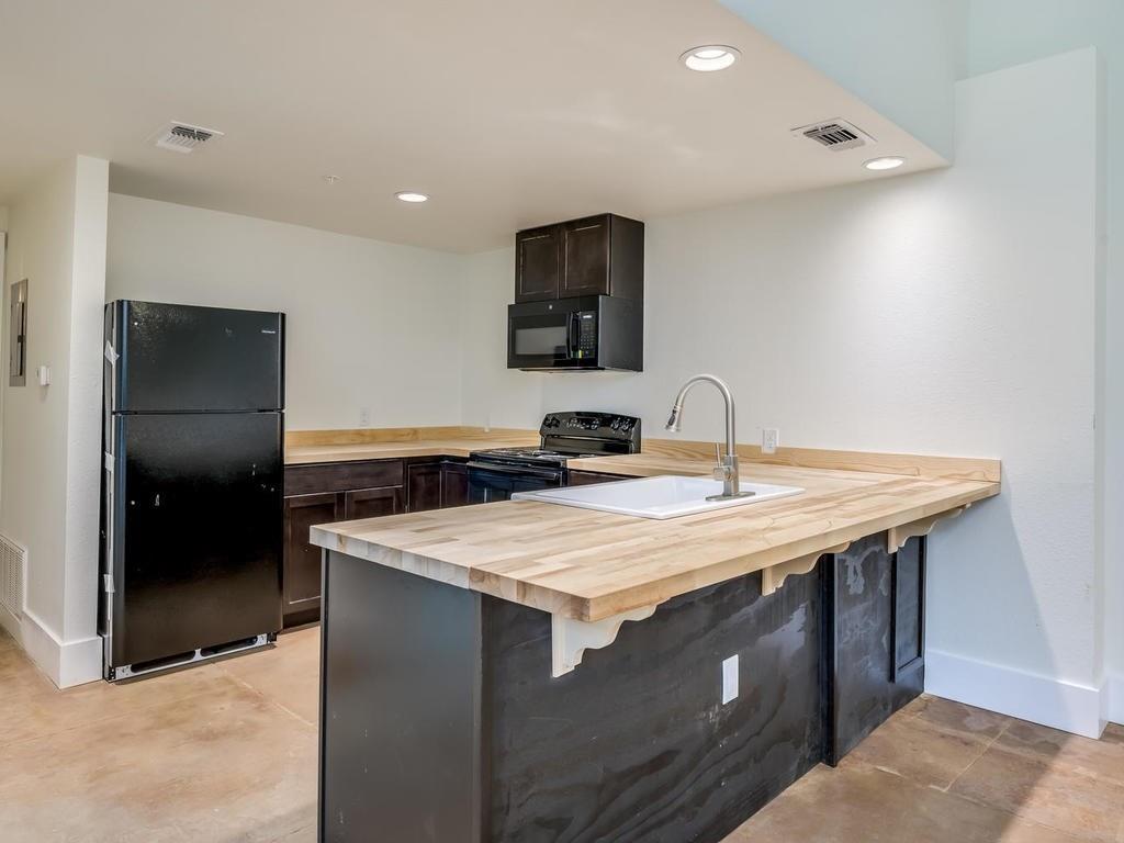 110 S Main St # 104, Elgin, TX 78621