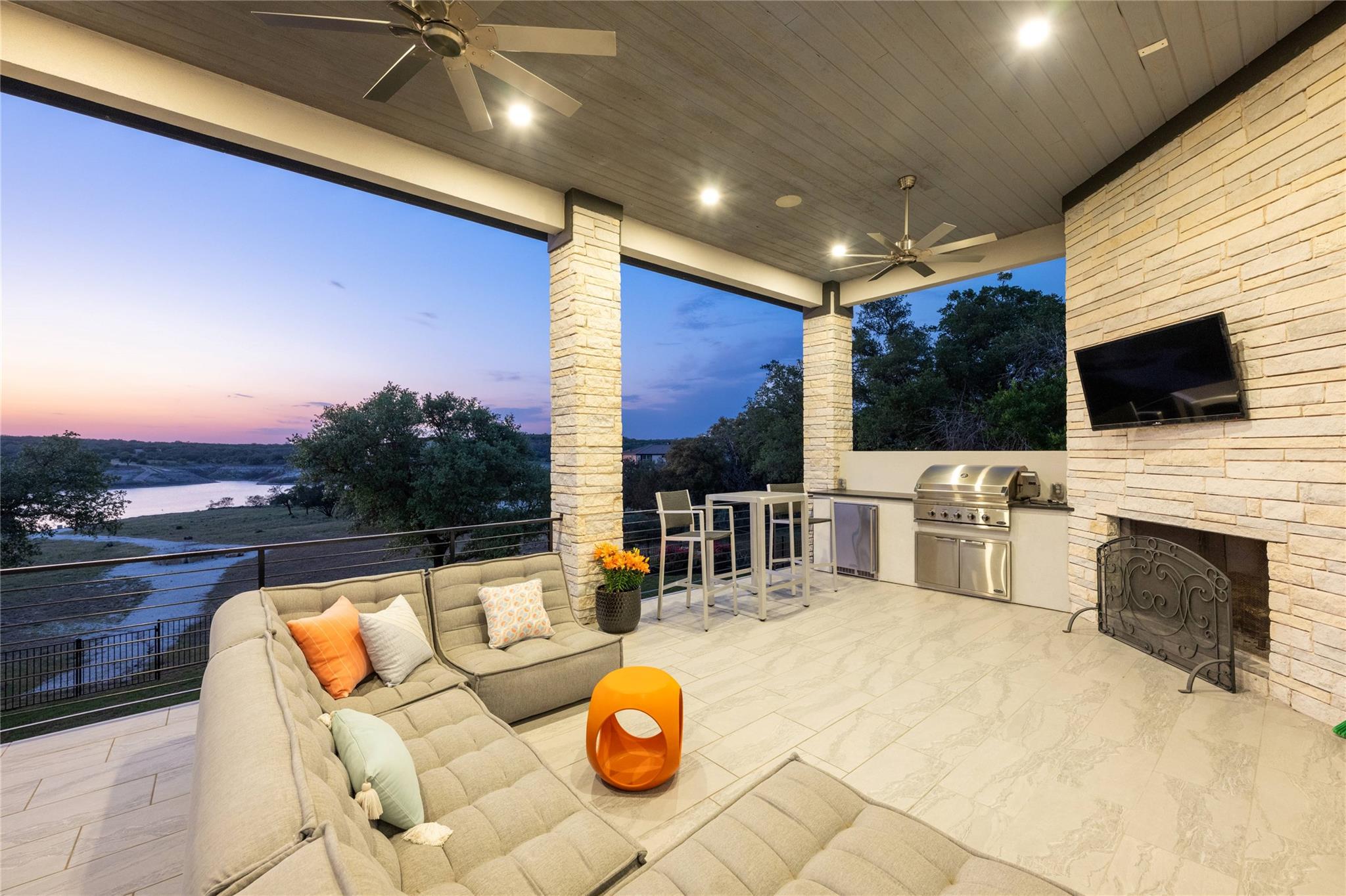 2912 Patriot Dr, Lago Vista, TX 78645