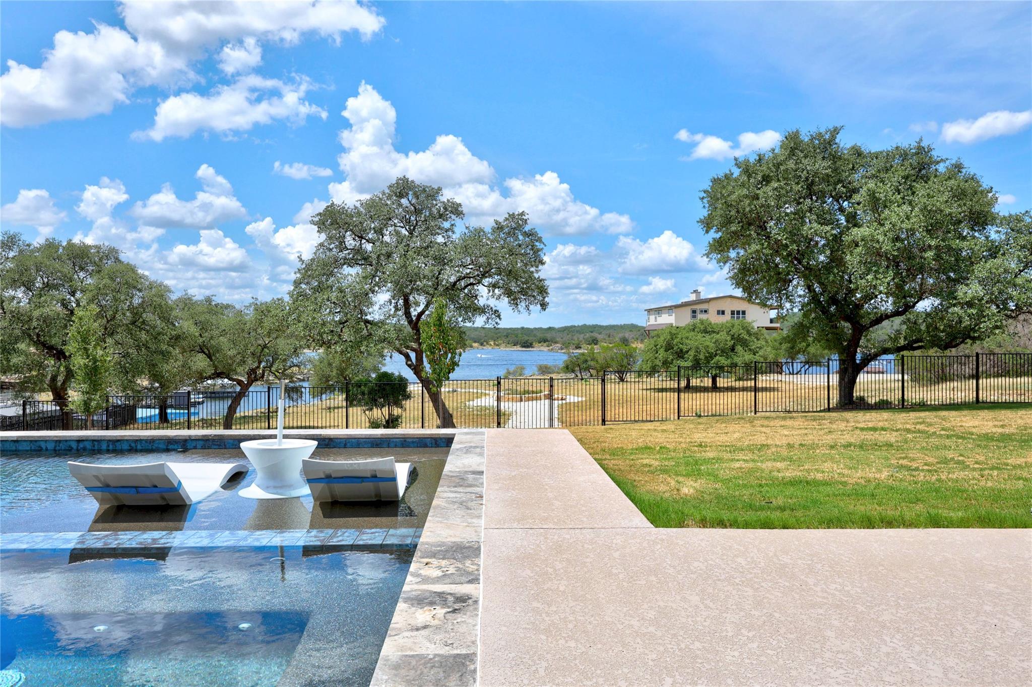 2912 Patriot Dr, Lago Vista, TX 78645