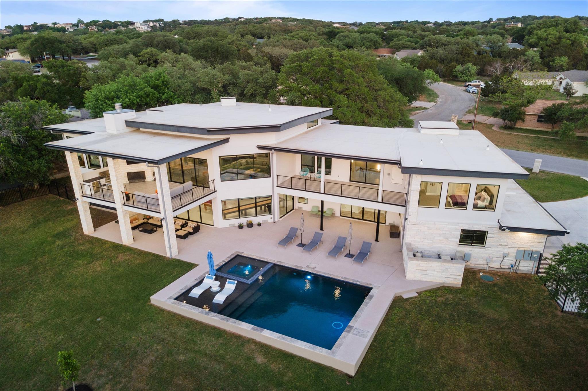 2912 Patriot Dr, Lago Vista, TX 78645