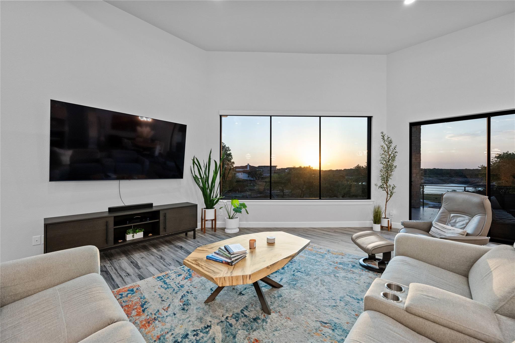 2912 Patriot Dr, Lago Vista, TX 78645