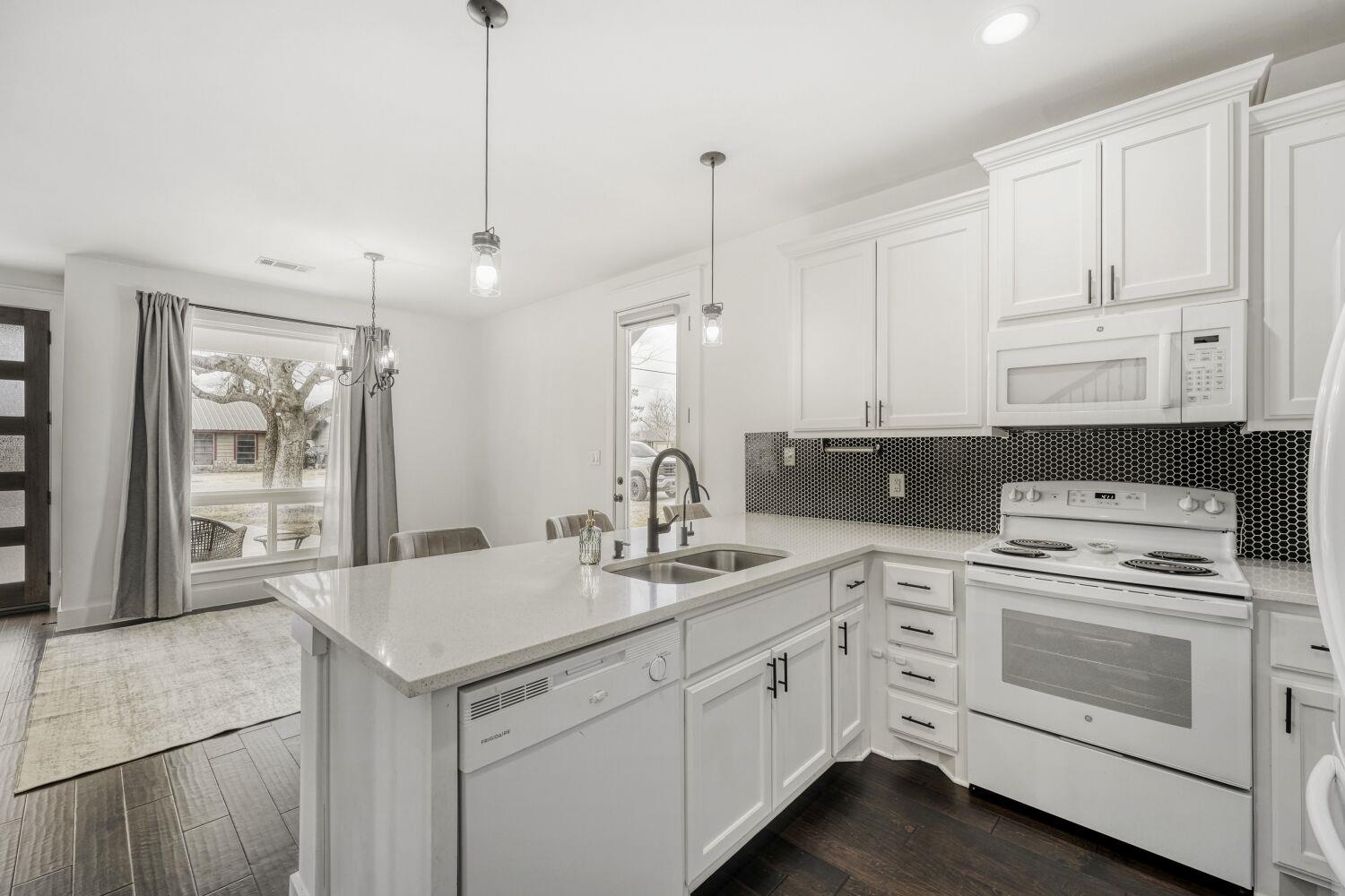 125 Irene St, Elgin, TX 78621