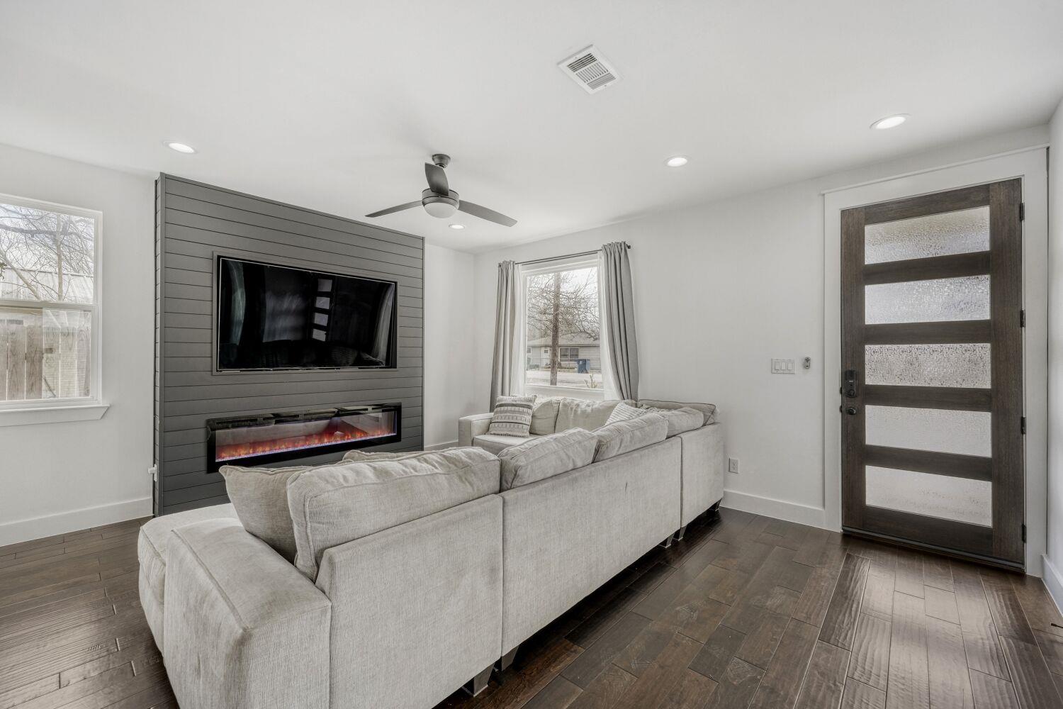 125 Irene St, Elgin, TX 78621