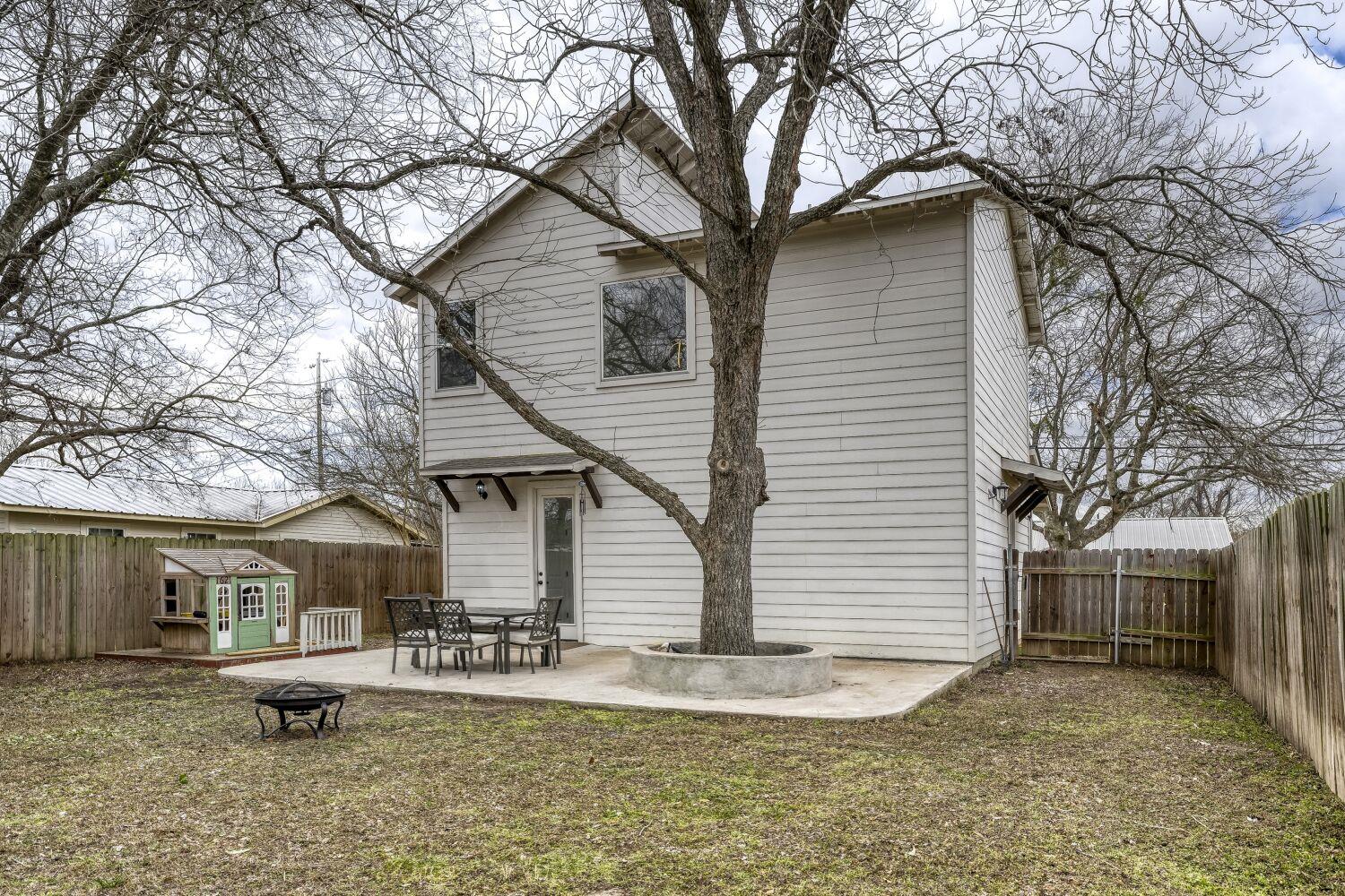 125 Irene St, Elgin, TX 78621