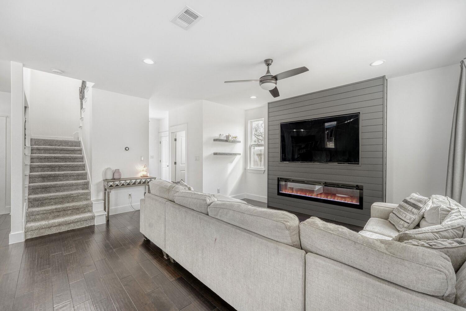 125 Irene St, Elgin, TX 78621