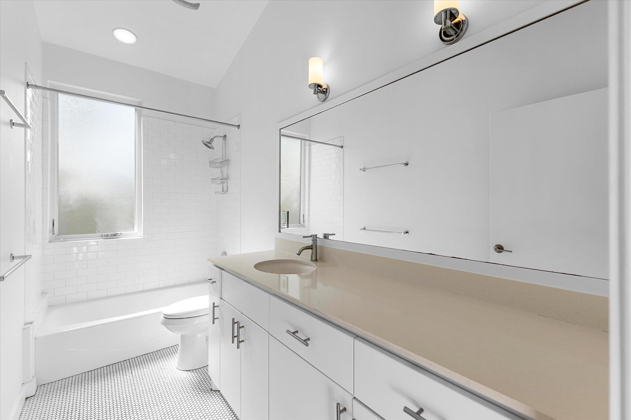 1204 Woodland Ave # B, Austin, TX 78704