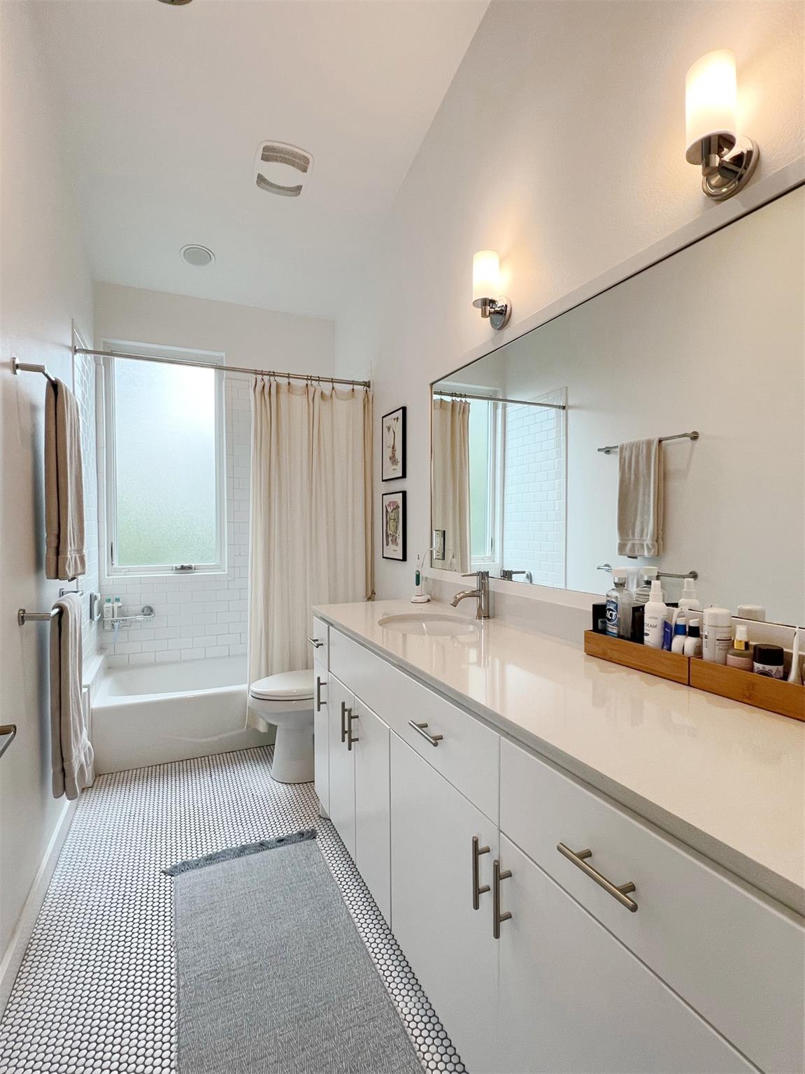 1204 Woodland Ave # B, Austin, TX 78704