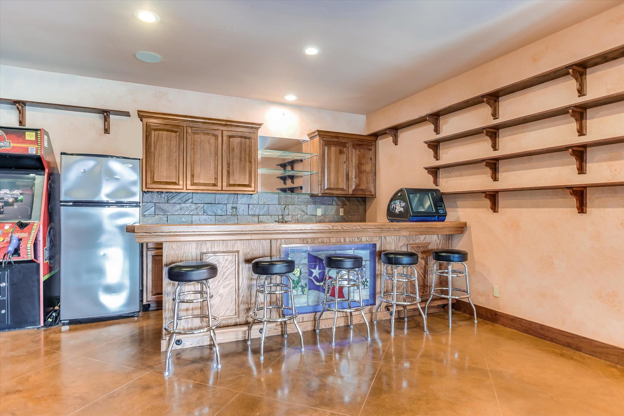 301 Circle Dr, Horseshoe Bay, TX 78657