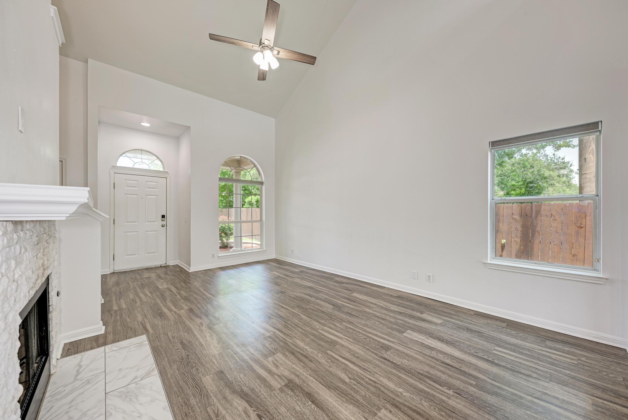 216 Cassandra Dr, Hutto, TX 78634