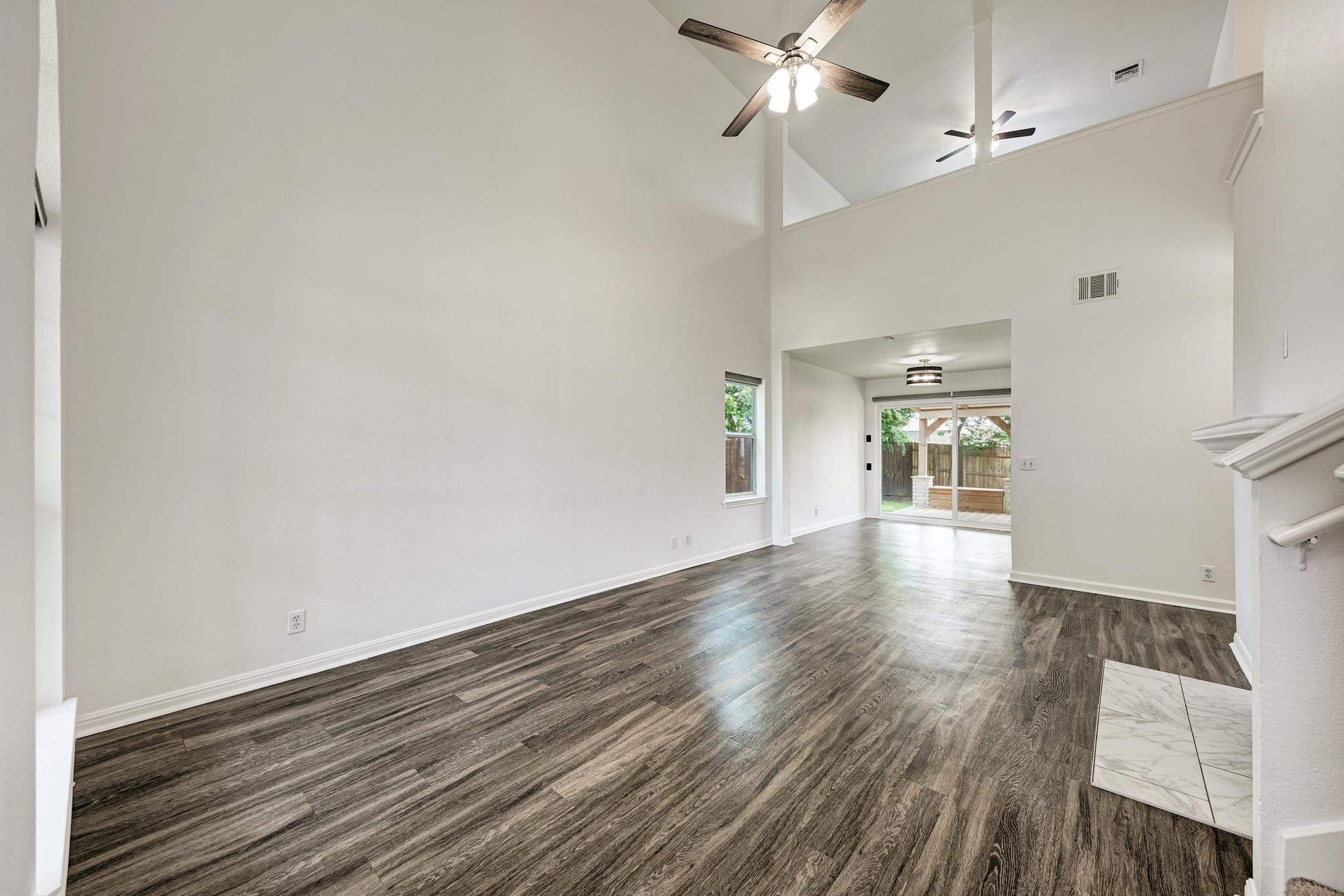 216 Cassandra Dr, Hutto, TX 78634