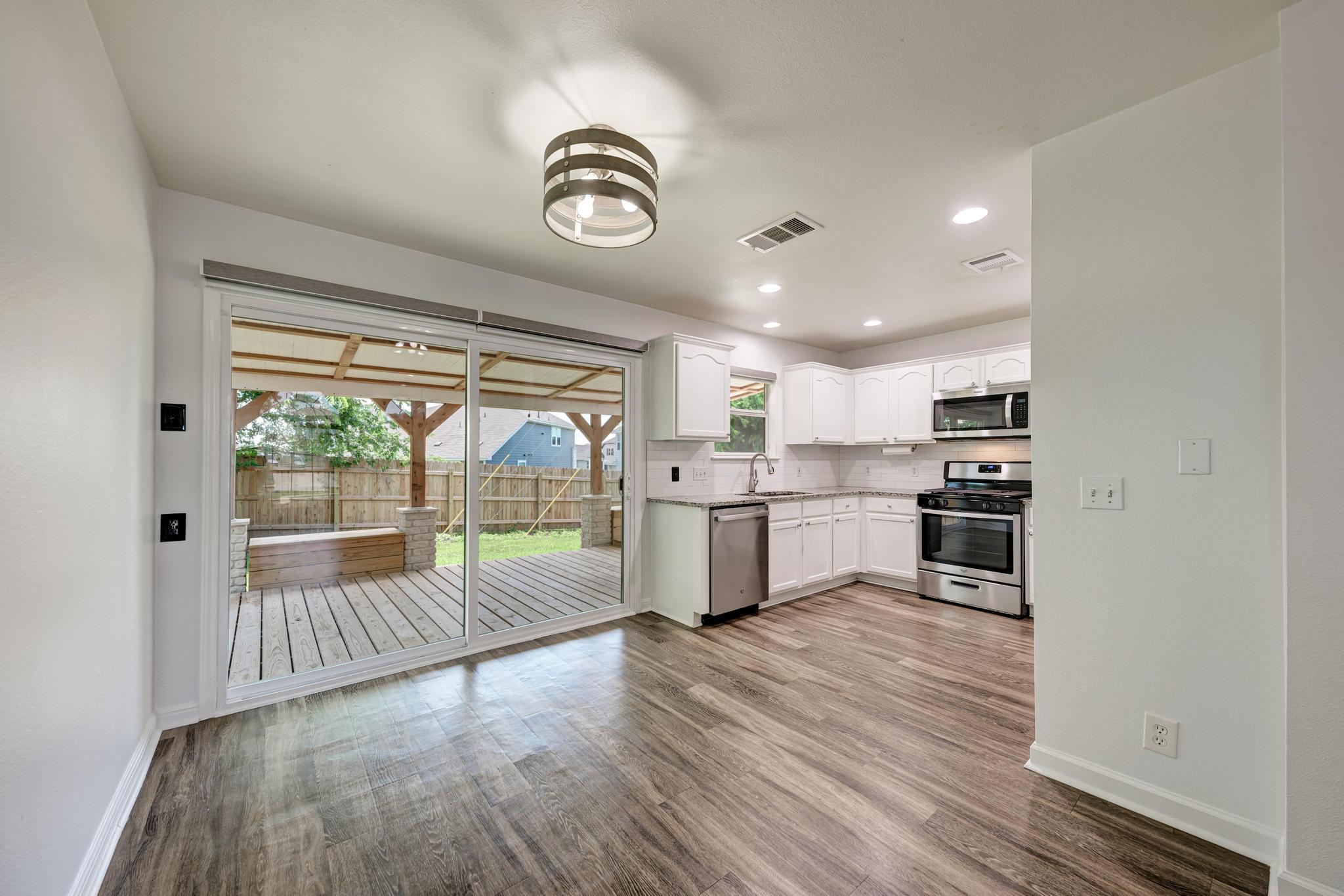 216 Cassandra Dr, Hutto, TX 78634