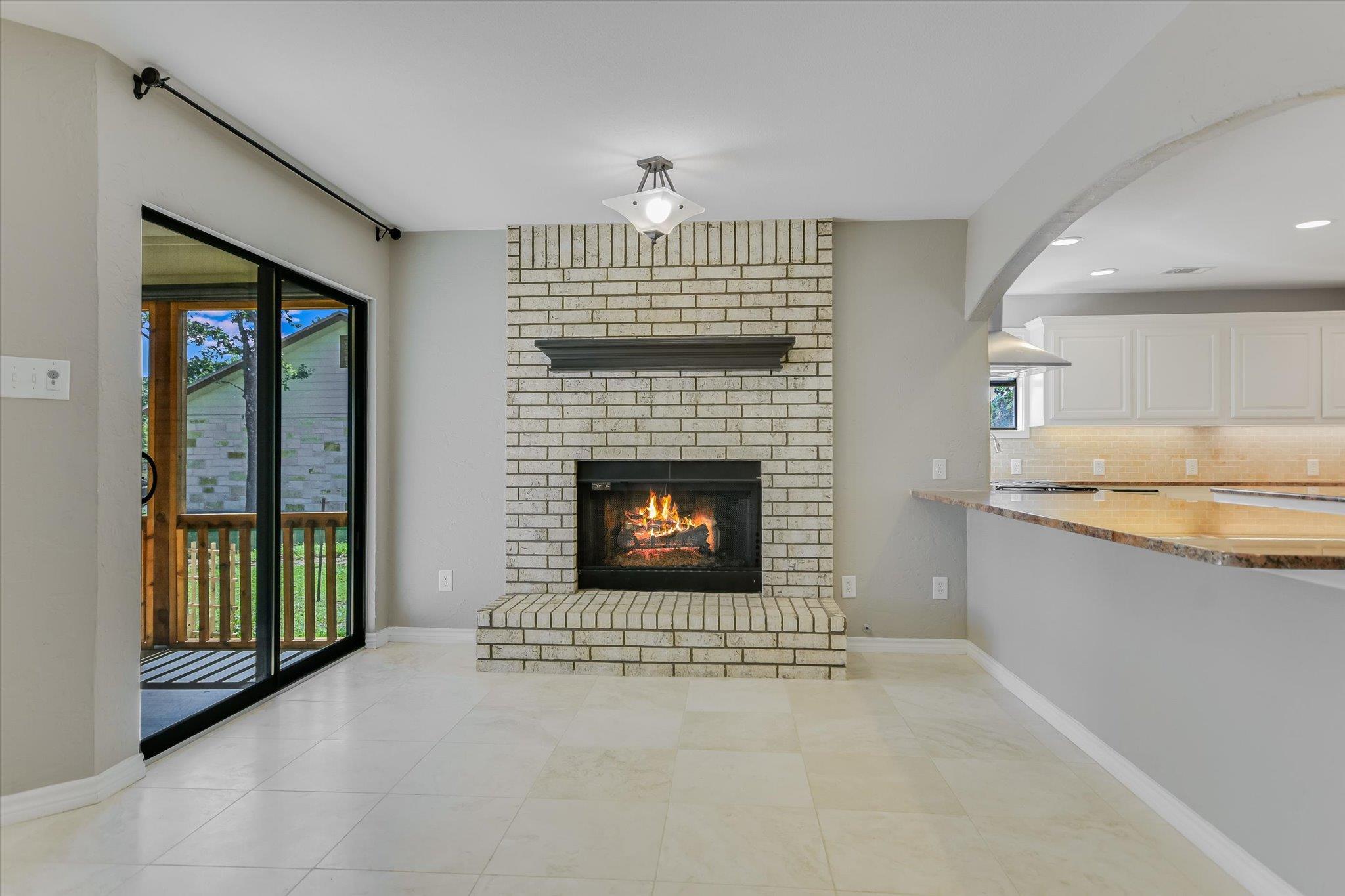 106 Agarita Dr, Burnet, TX 78611