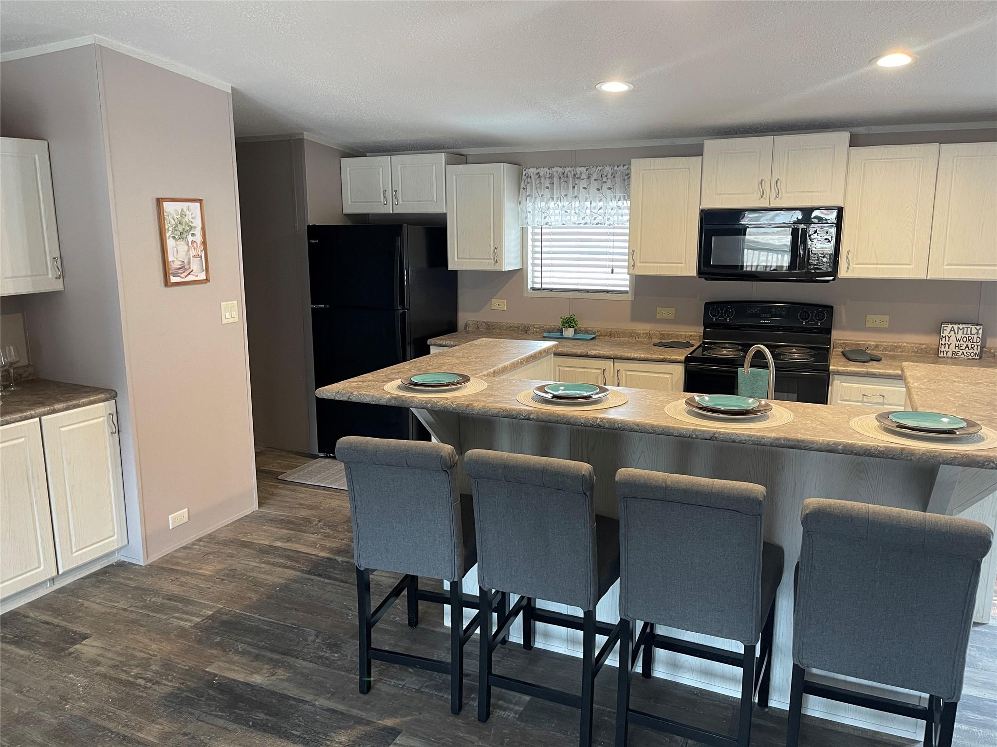 1740 Sandy Creek Rd, Red Rock, TX 78616