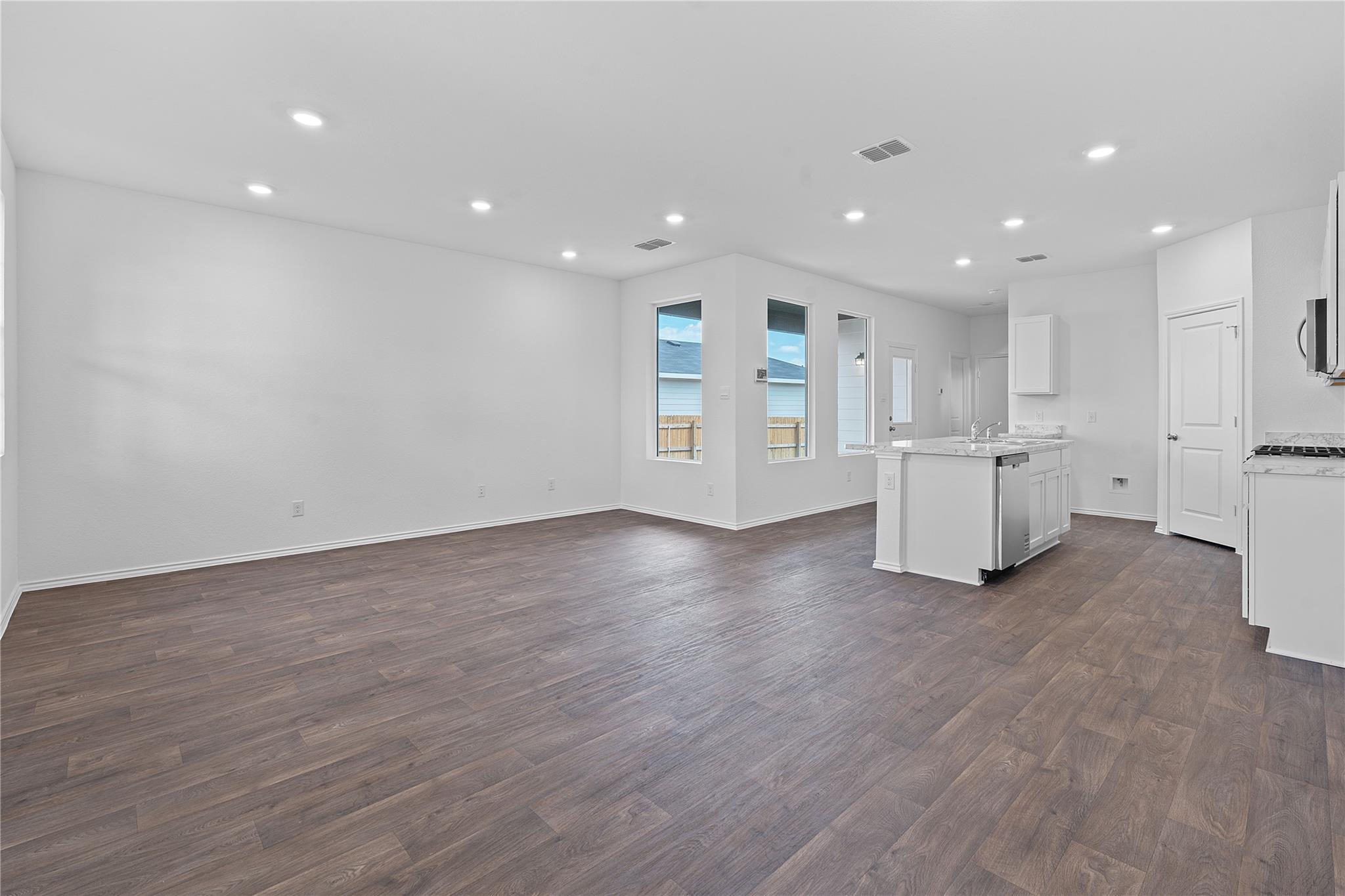 210 CONSTANZA Trl, Bastrop, TX 78602